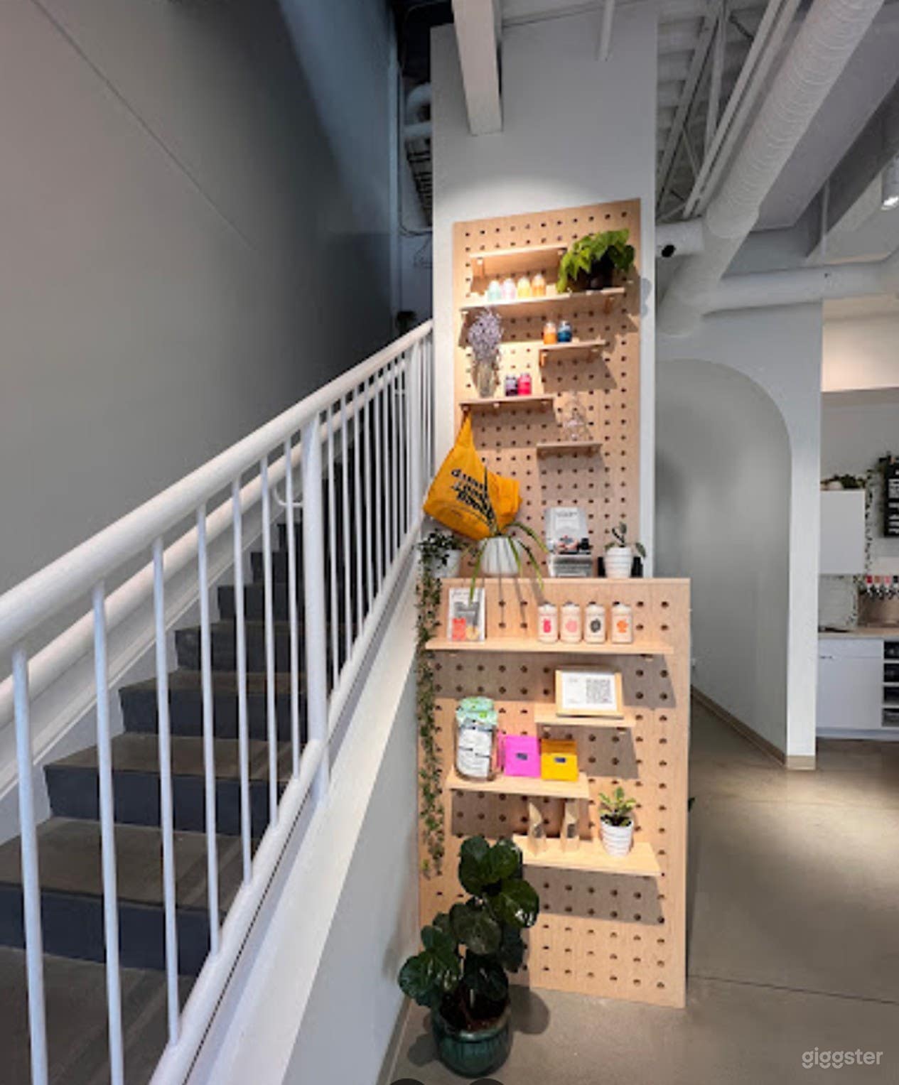 Modern Tasting Bar Photo 4