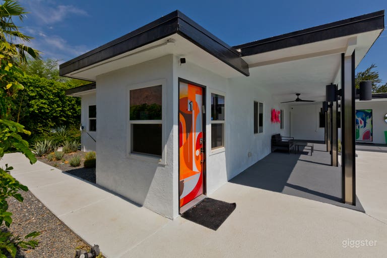  Graffiti Neon Oasis PS with large salt water pool 