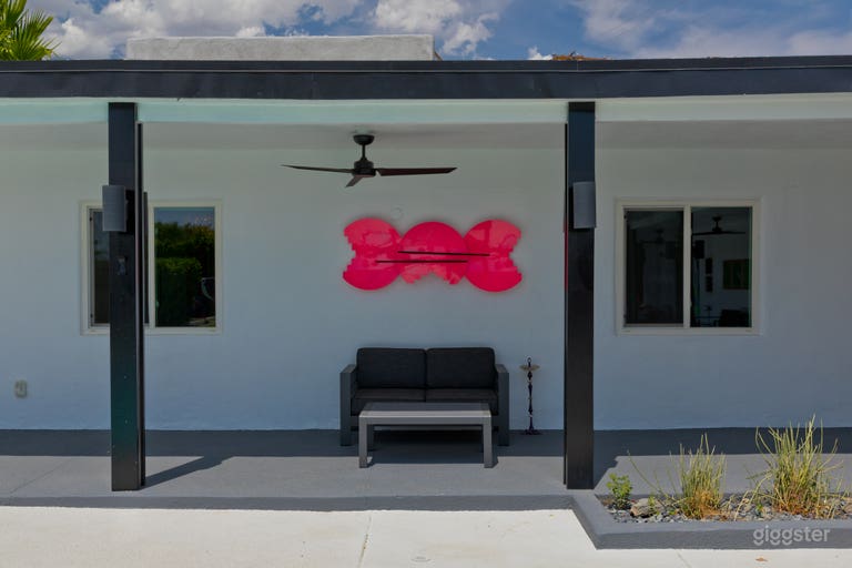  Graffiti Neon Oasis PS with large salt water pool 