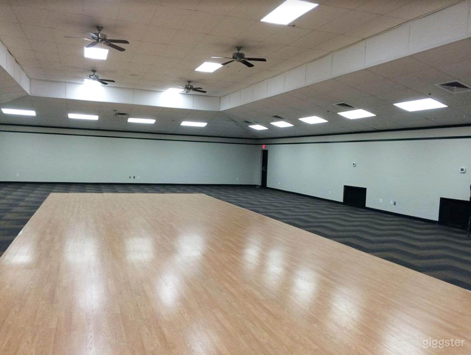 Fascinating Hotel Ballroom in Lincoln Photo 2