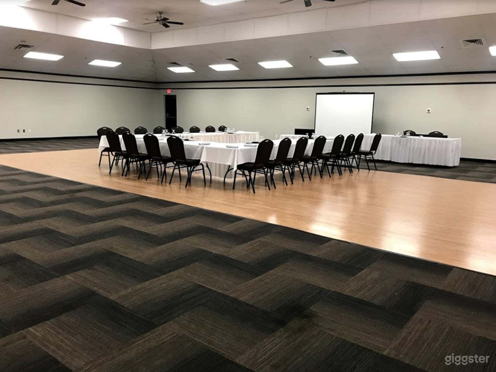 Fascinating Hotel Ballroom in Lincoln Photo 4