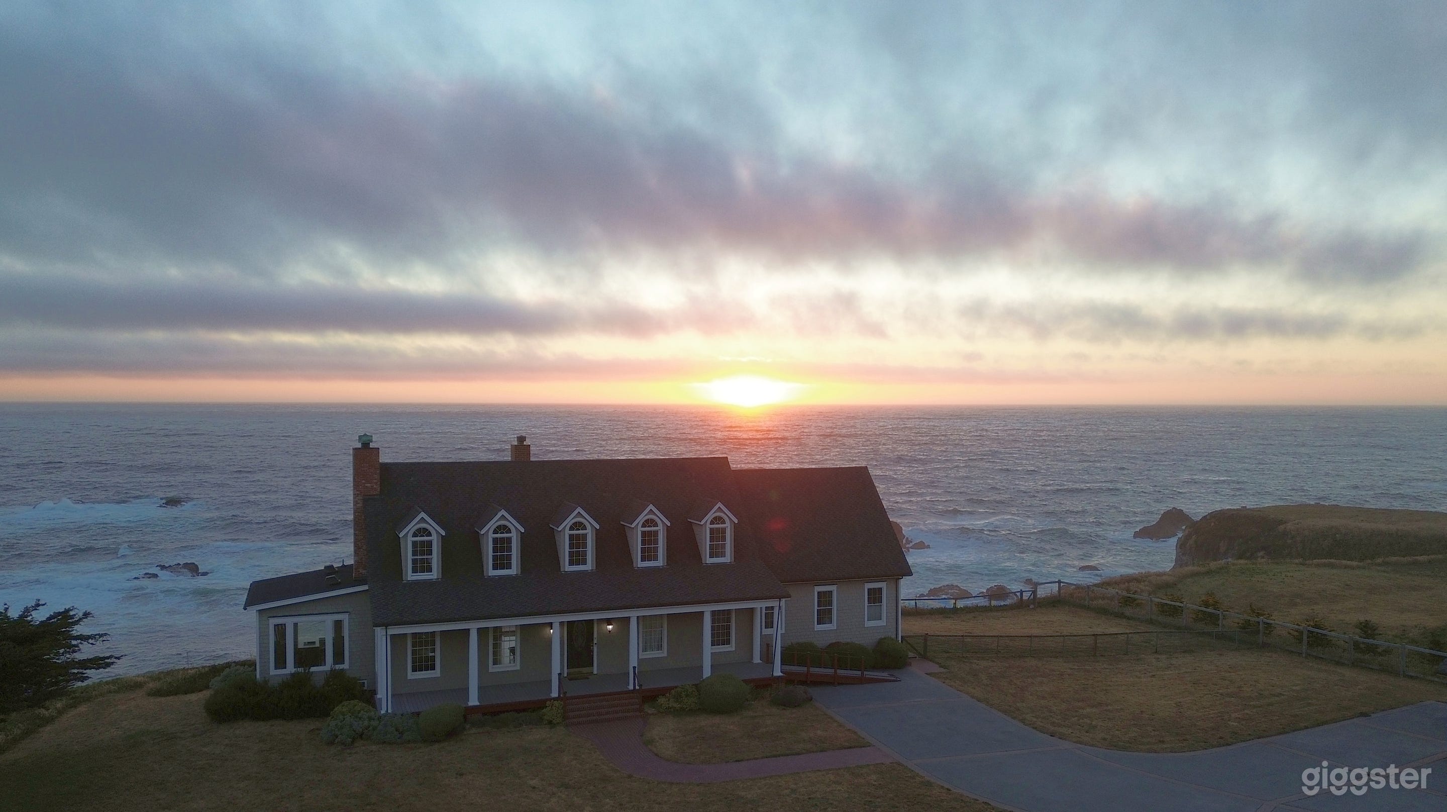 Cliffside Mansion on the Mendocino Coast Photo 3