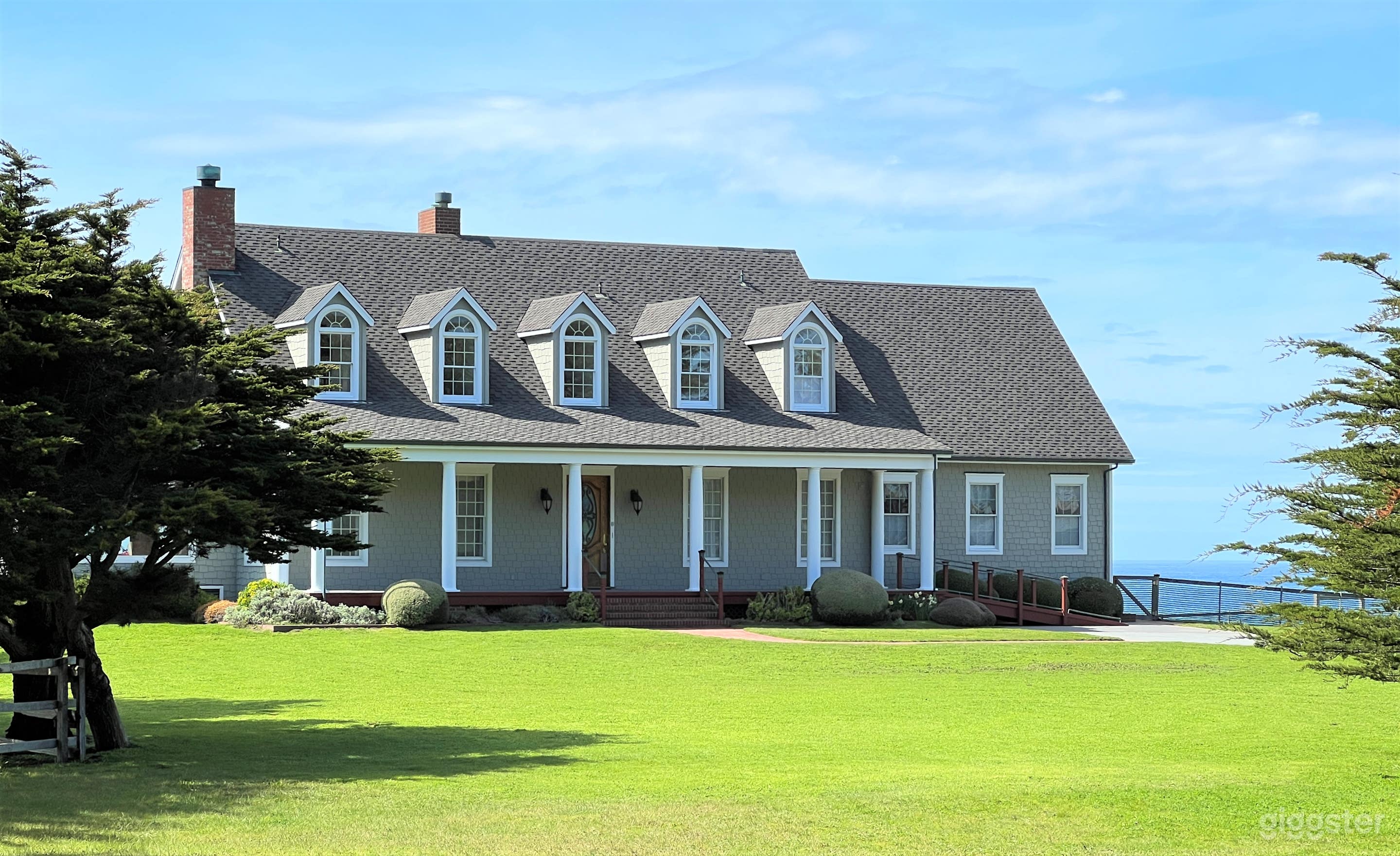 Cliffside Mansion on the Mendocino Coast Photo 2