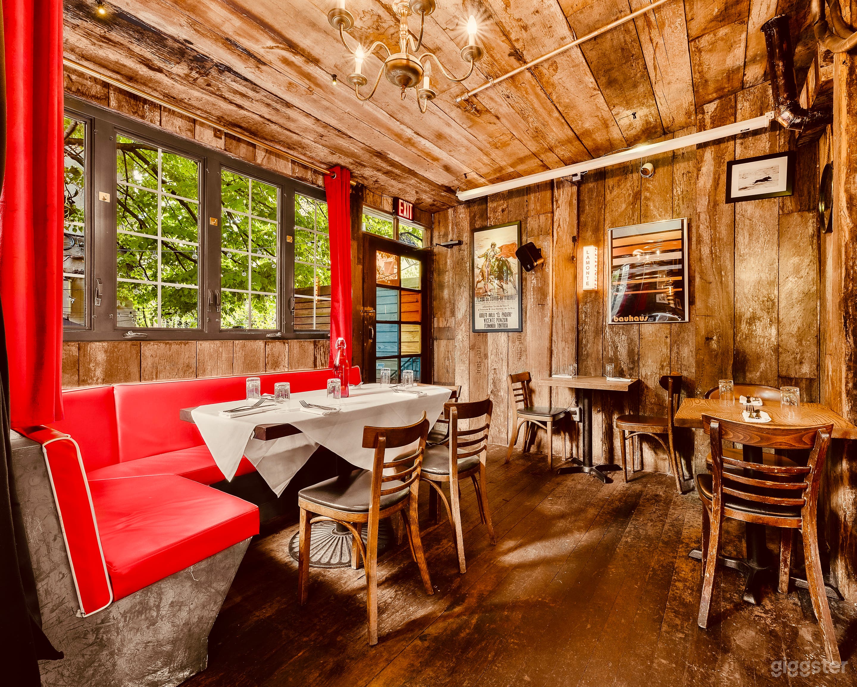 Elegant/European/Retro Restaurant Photo 1