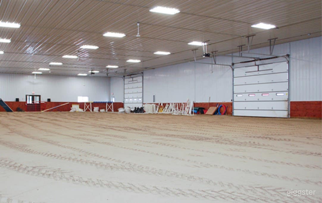 Large Spacious Ranch Arena Photo 3