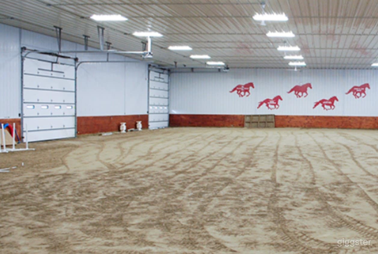 Large Spacious Ranch Arena Photo 2