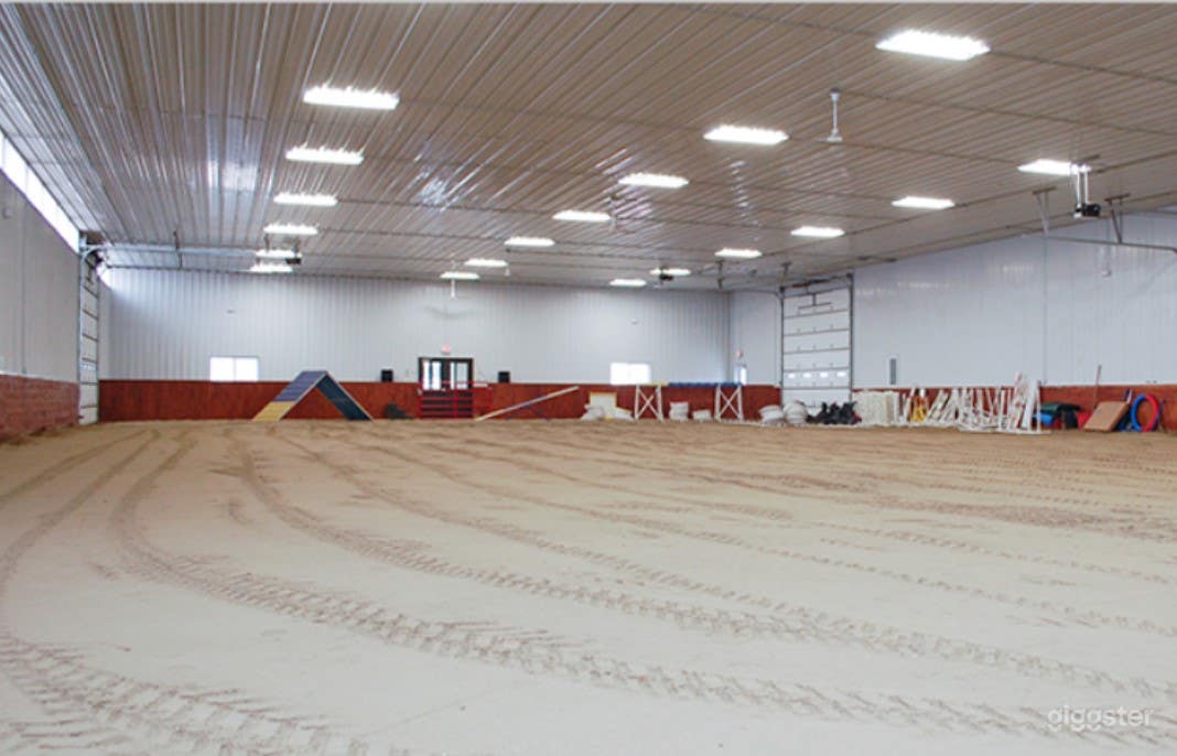 Large Spacious Ranch Arena Photo 1