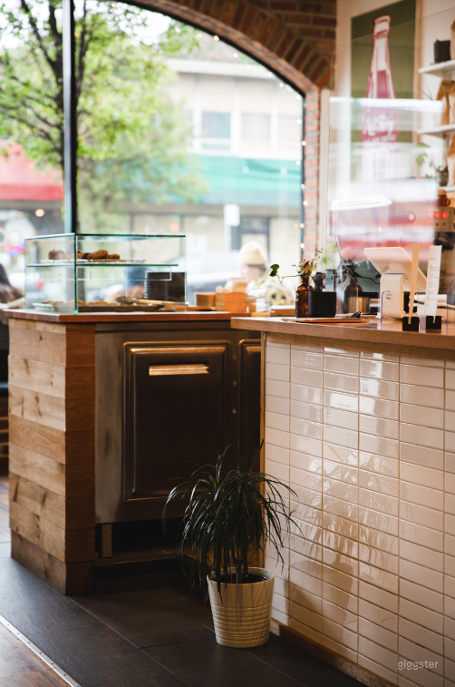  Airy, Bright, Spacious & Eclectic studio cafe 