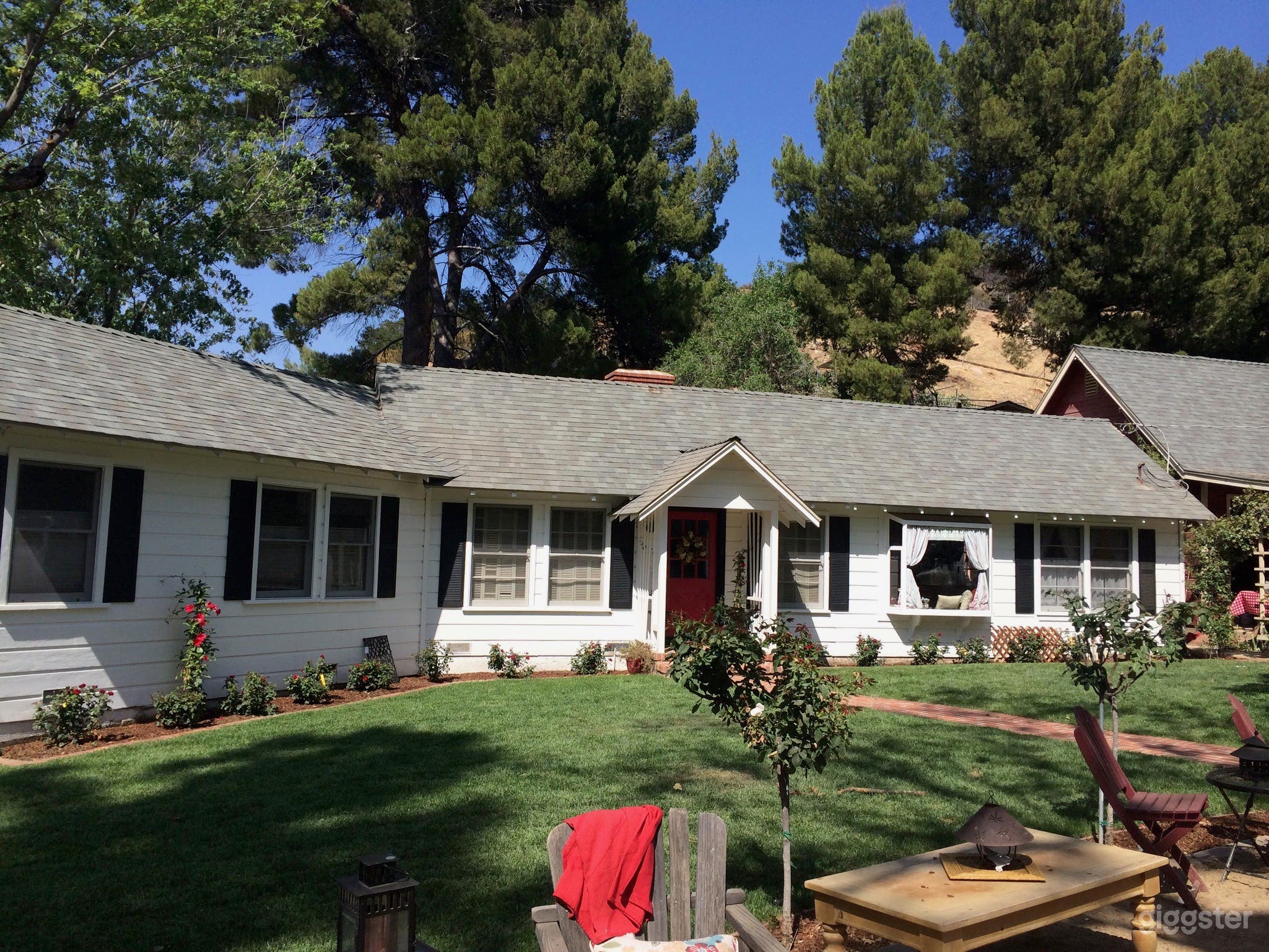 PICTURESQUE RUSTIC RANCH HAVEN Photo 2