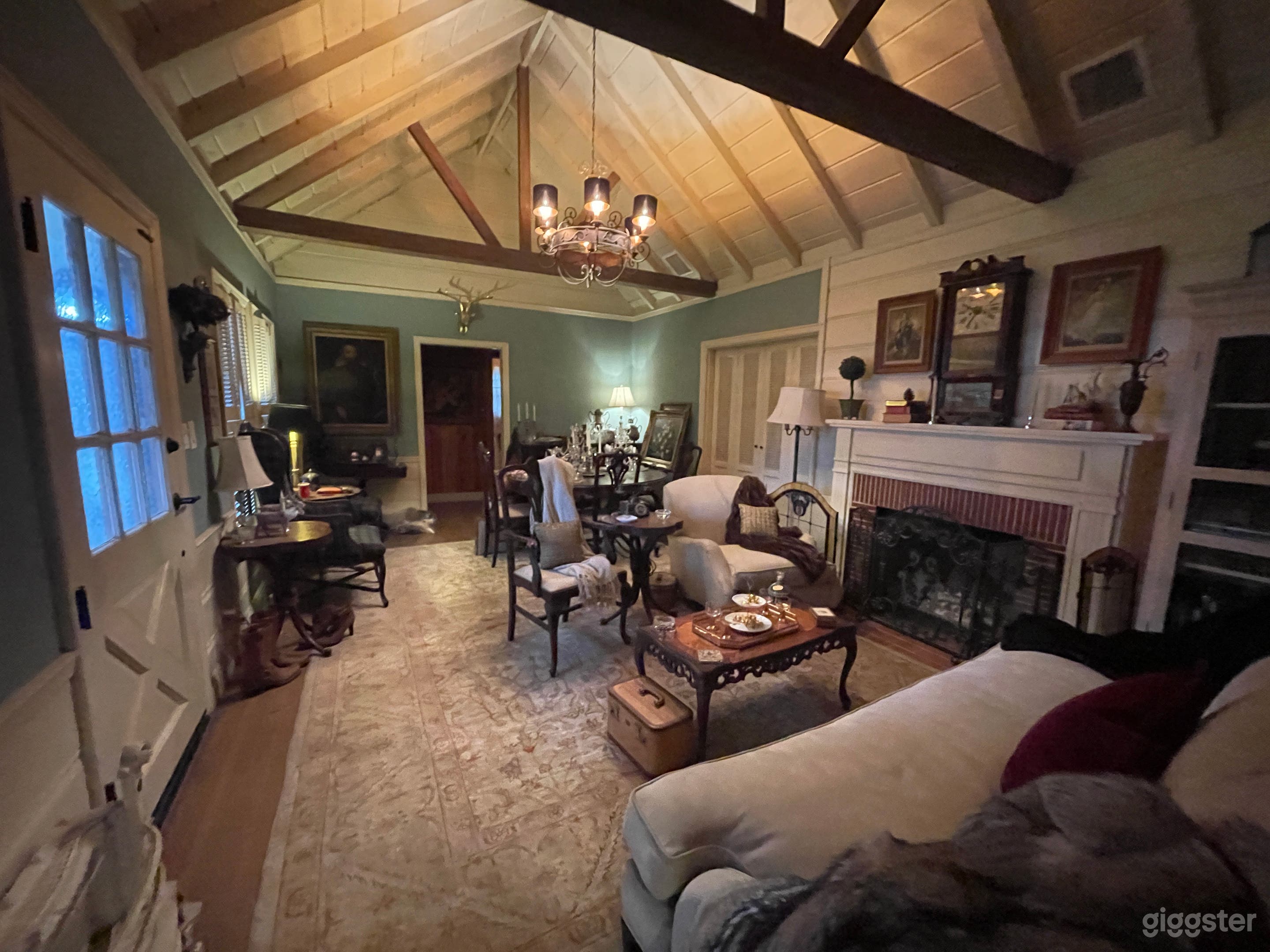 PICTURESQUE RUSTIC RANCH HAVEN Photo 3