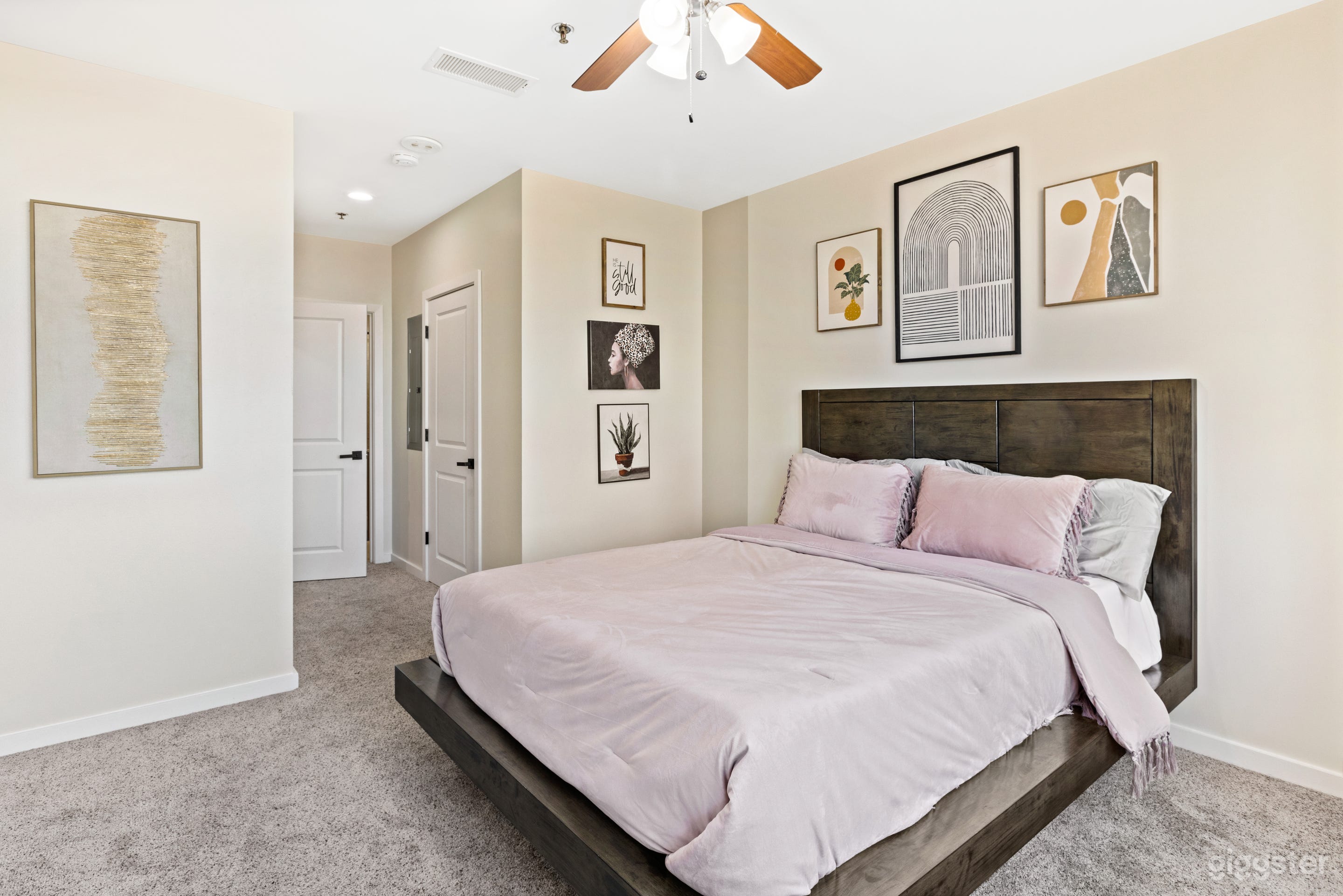 Downtown Dallas High Rise with Skyline View Photo 2