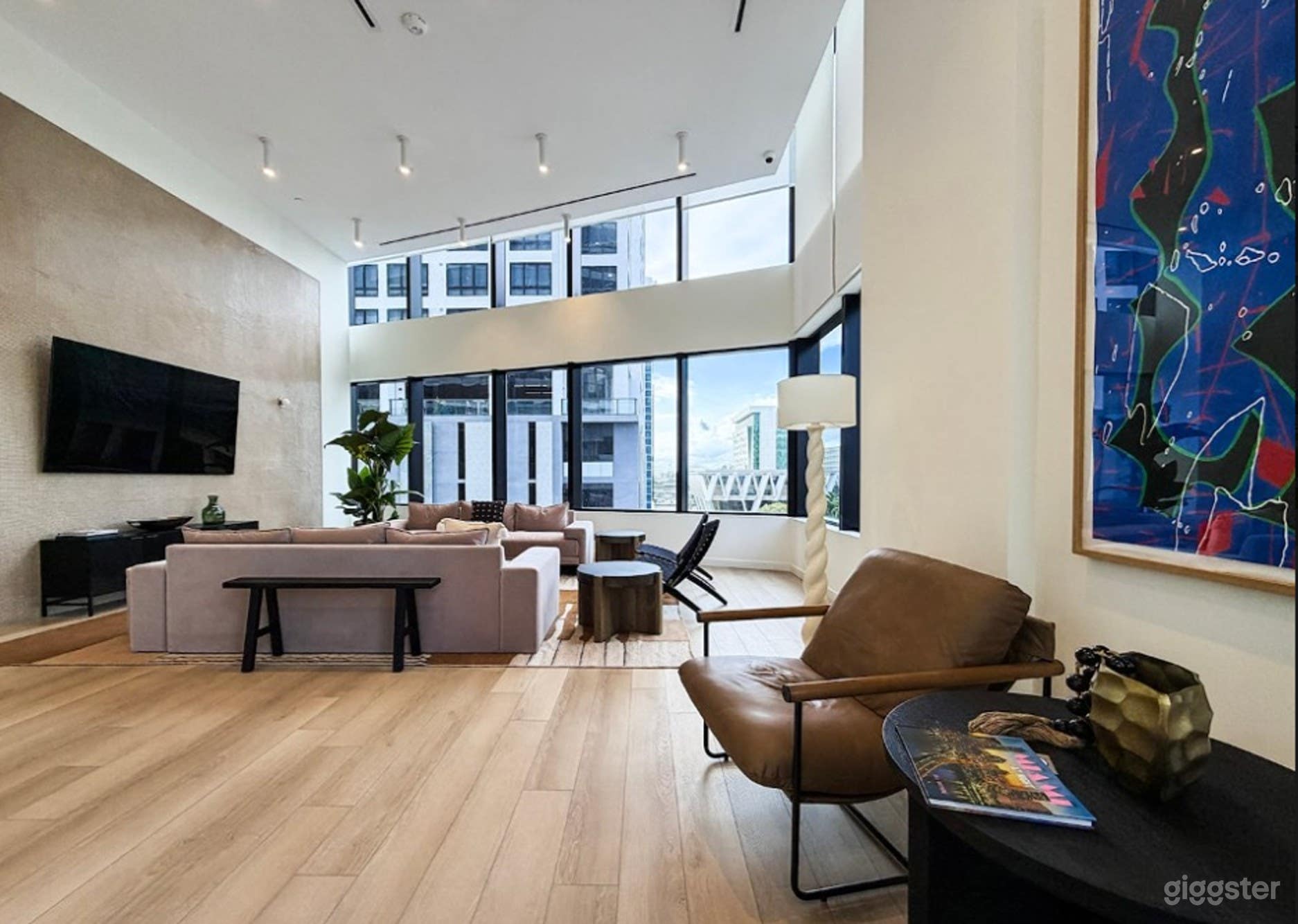 Luxury Resort-Style Condo Photo 4