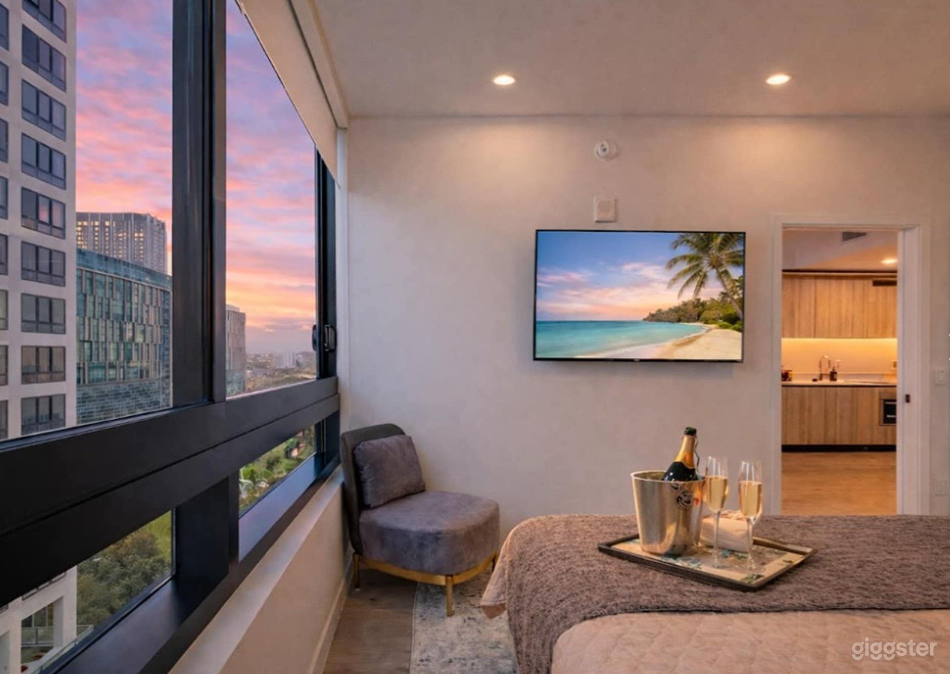 Luxury Resort-Style Condo Photo 1