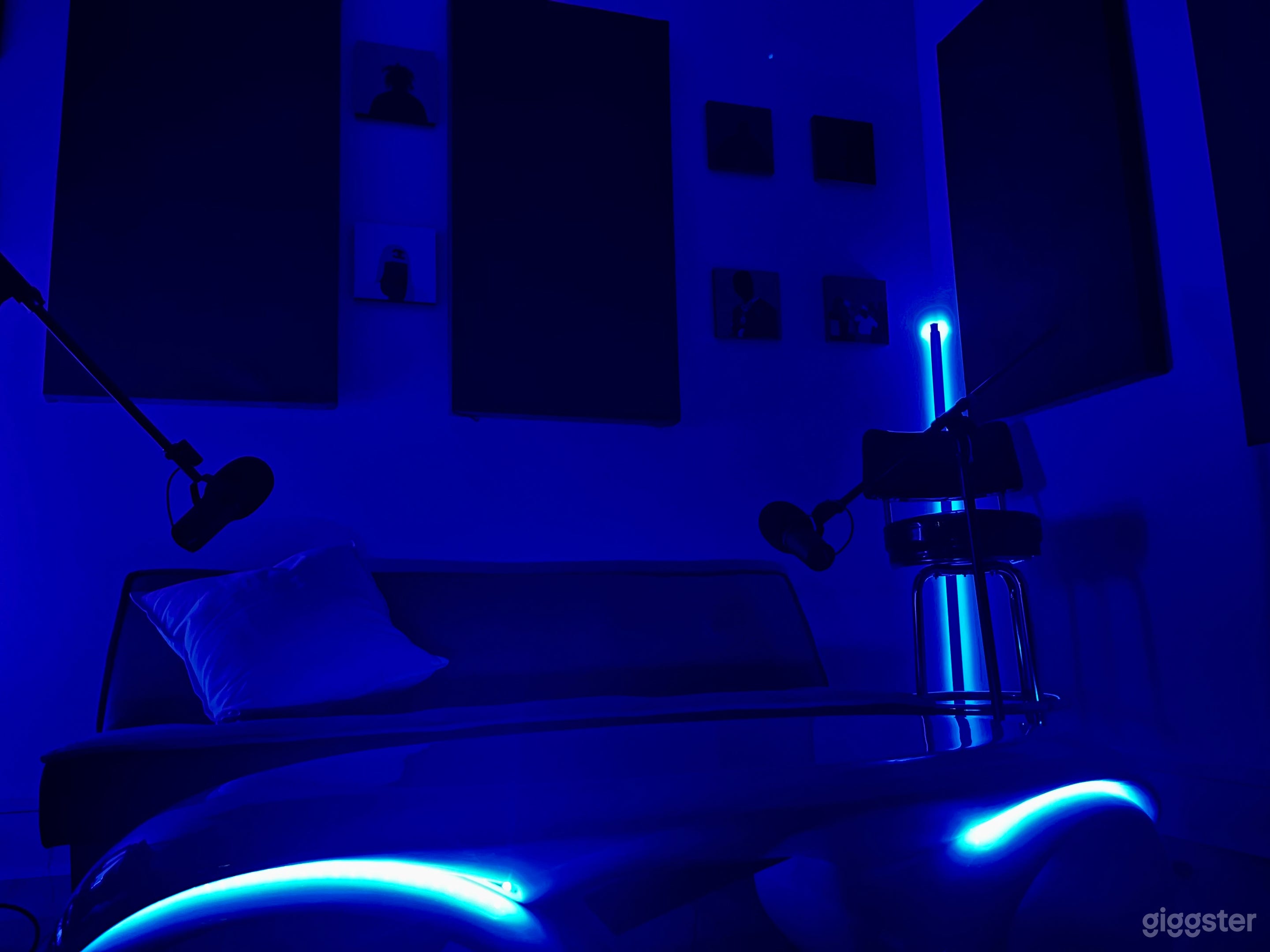 Blue room Recording / Podcast Studio in Bed Stuy ! Photo 2