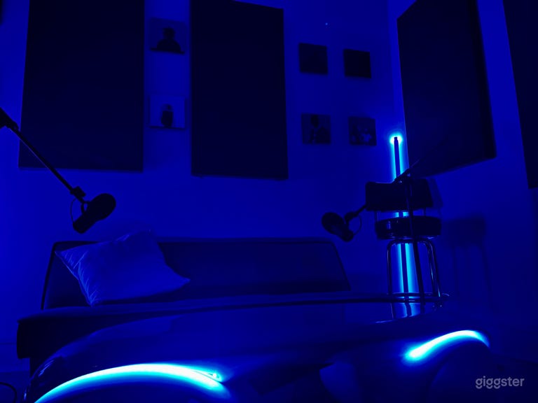  Blue room Recording / Podcast Studio in Bed Stuy ! 