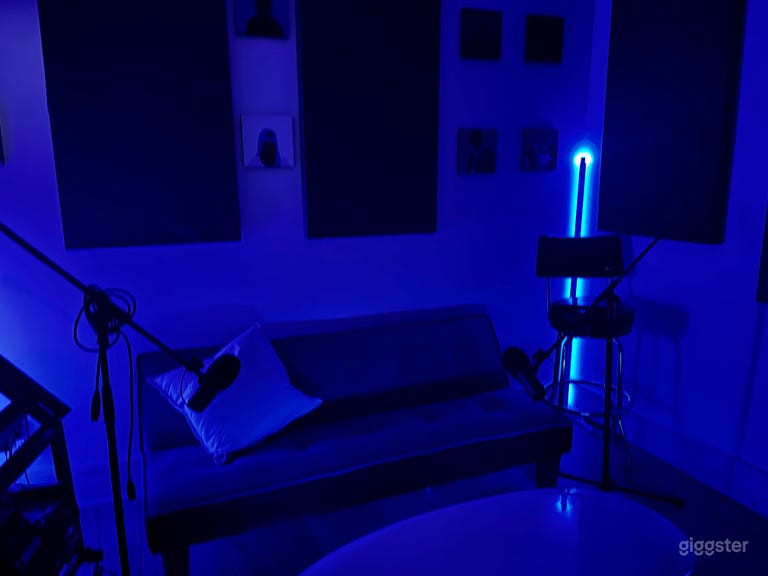  Blue room Recording / Podcast Studio in Bed Stuy ! 