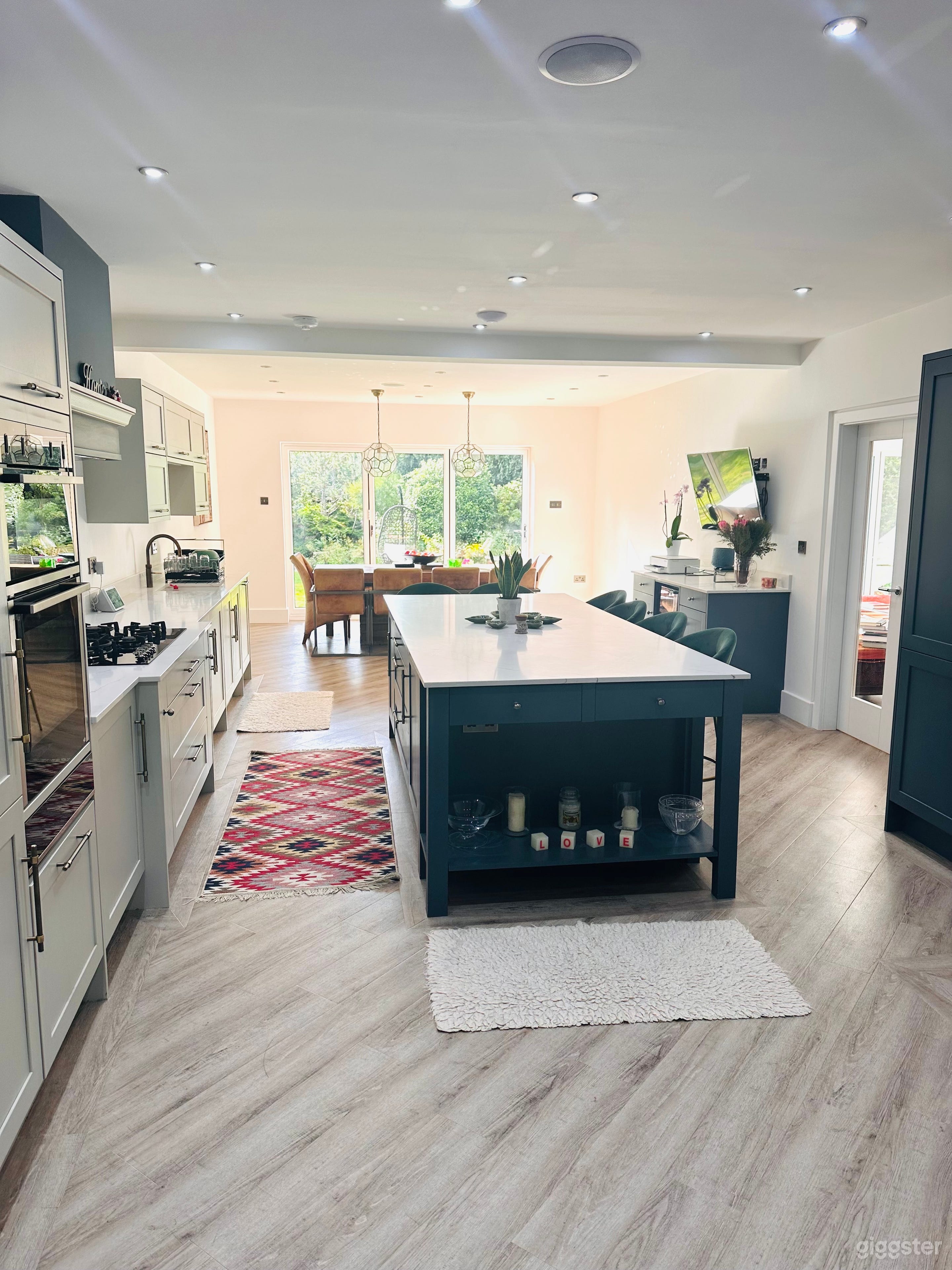 Stunning Leicester house for film,photo,meetings! Photo 1