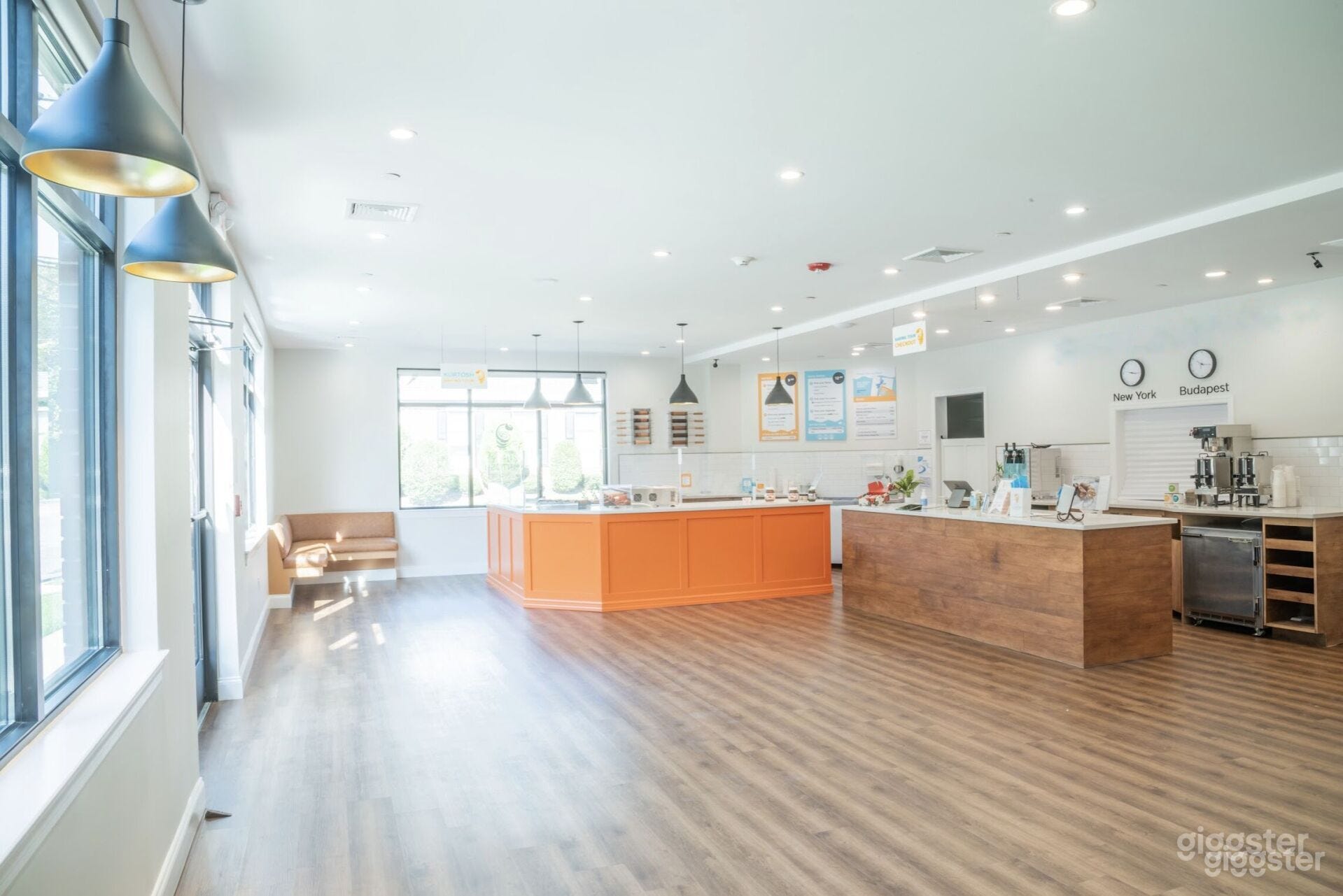 Warm & Welcoming Café / Event Space with ample parking Photo 4