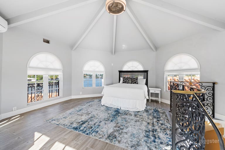  Water views 315ft Dock Large Mansion Estate 