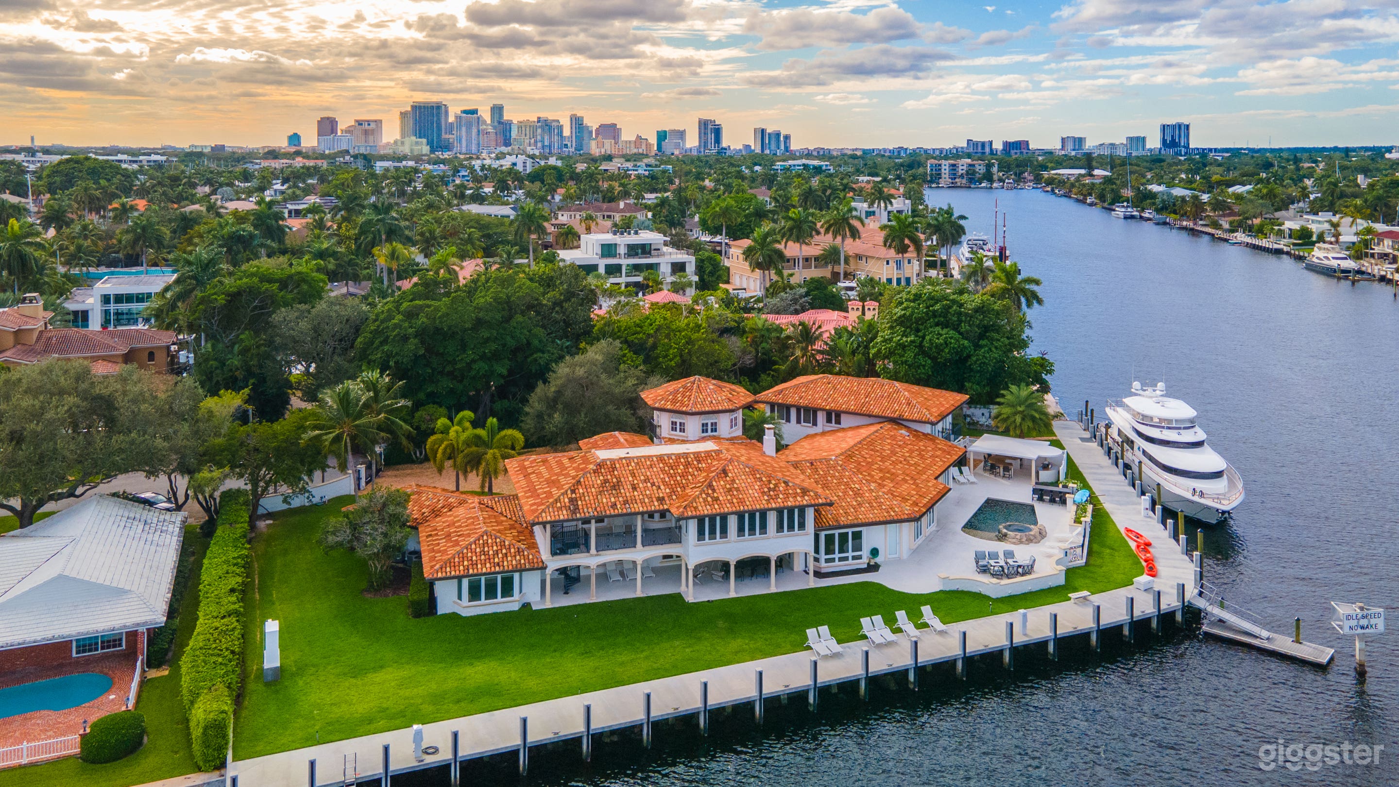 Water views 315ft Dock Large Mansion Estate Photo 4