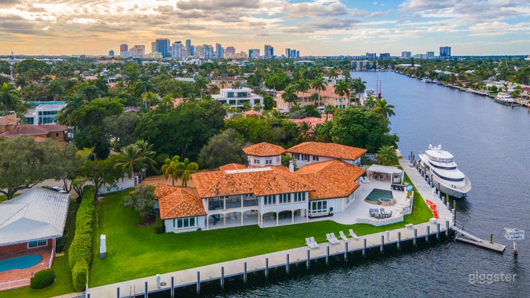  Water views 315ft Dock Large Mansion Estate 