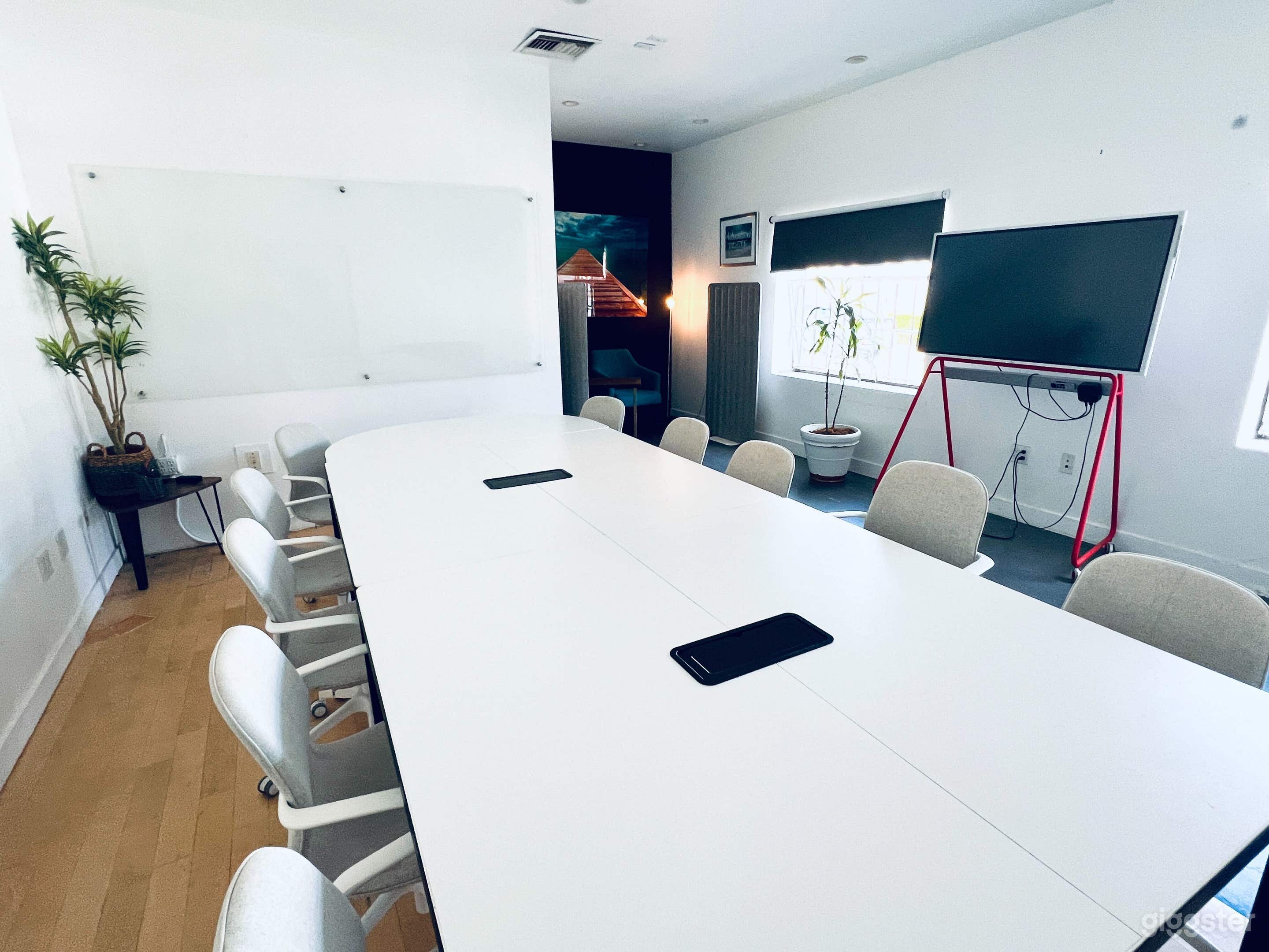 Large Meeting / Production Area / Natural Light Photo 4