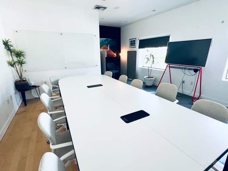  Large Meeting / Production Area / Natural Light 