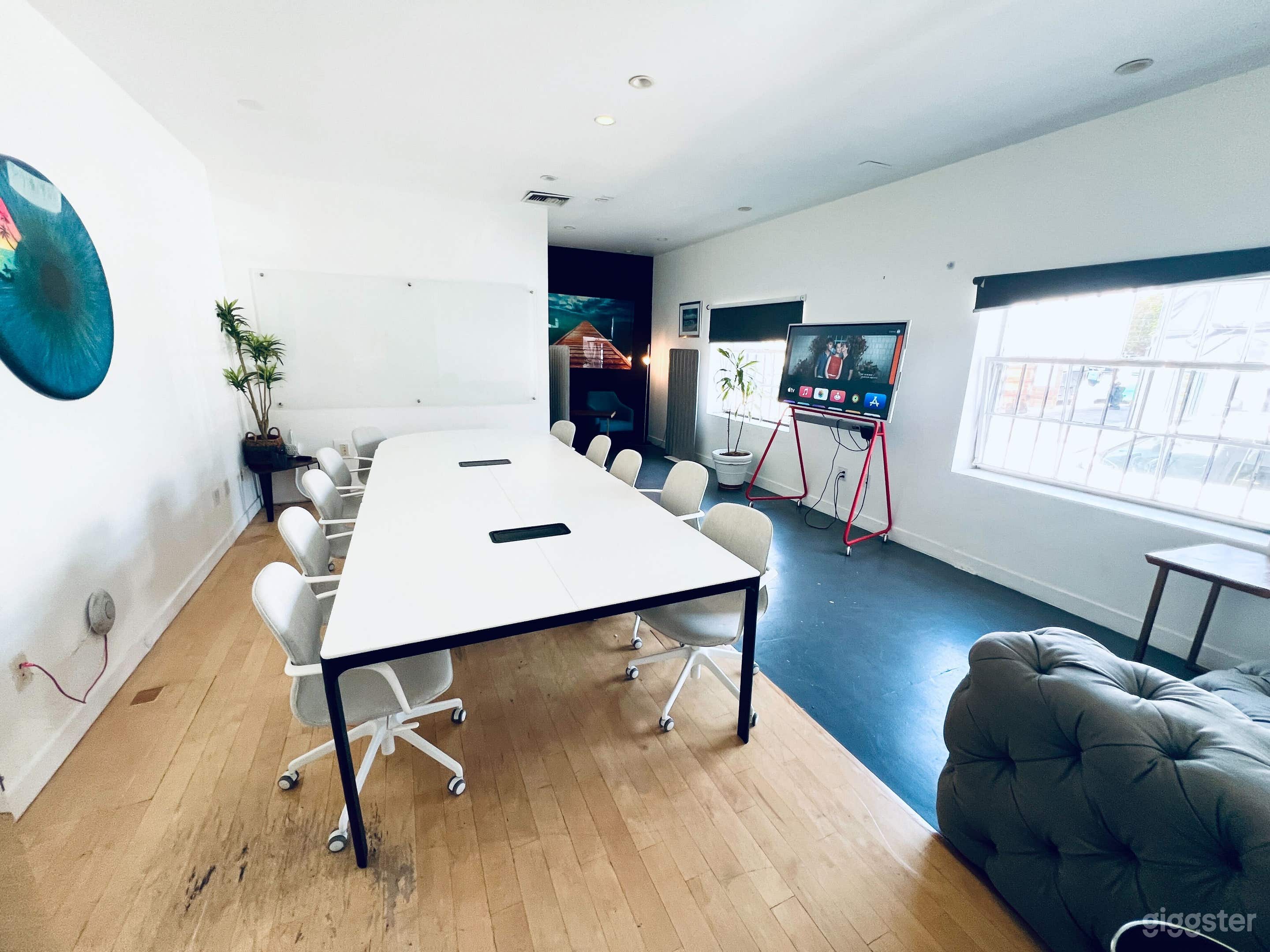 Large Meeting / Production Area / Natural Light Photo 2