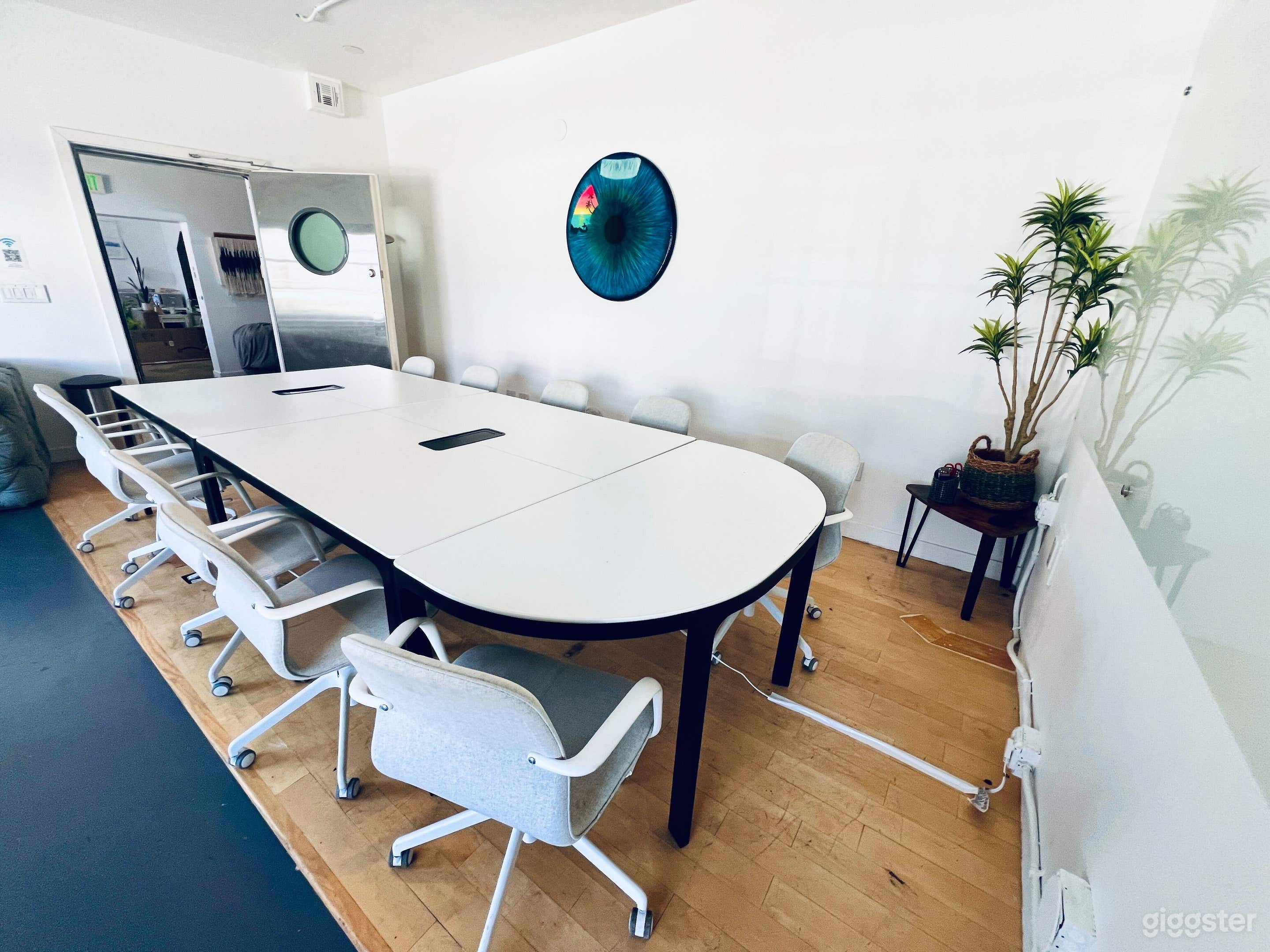 Large Meeting / Production Area / Natural Light Photo 1