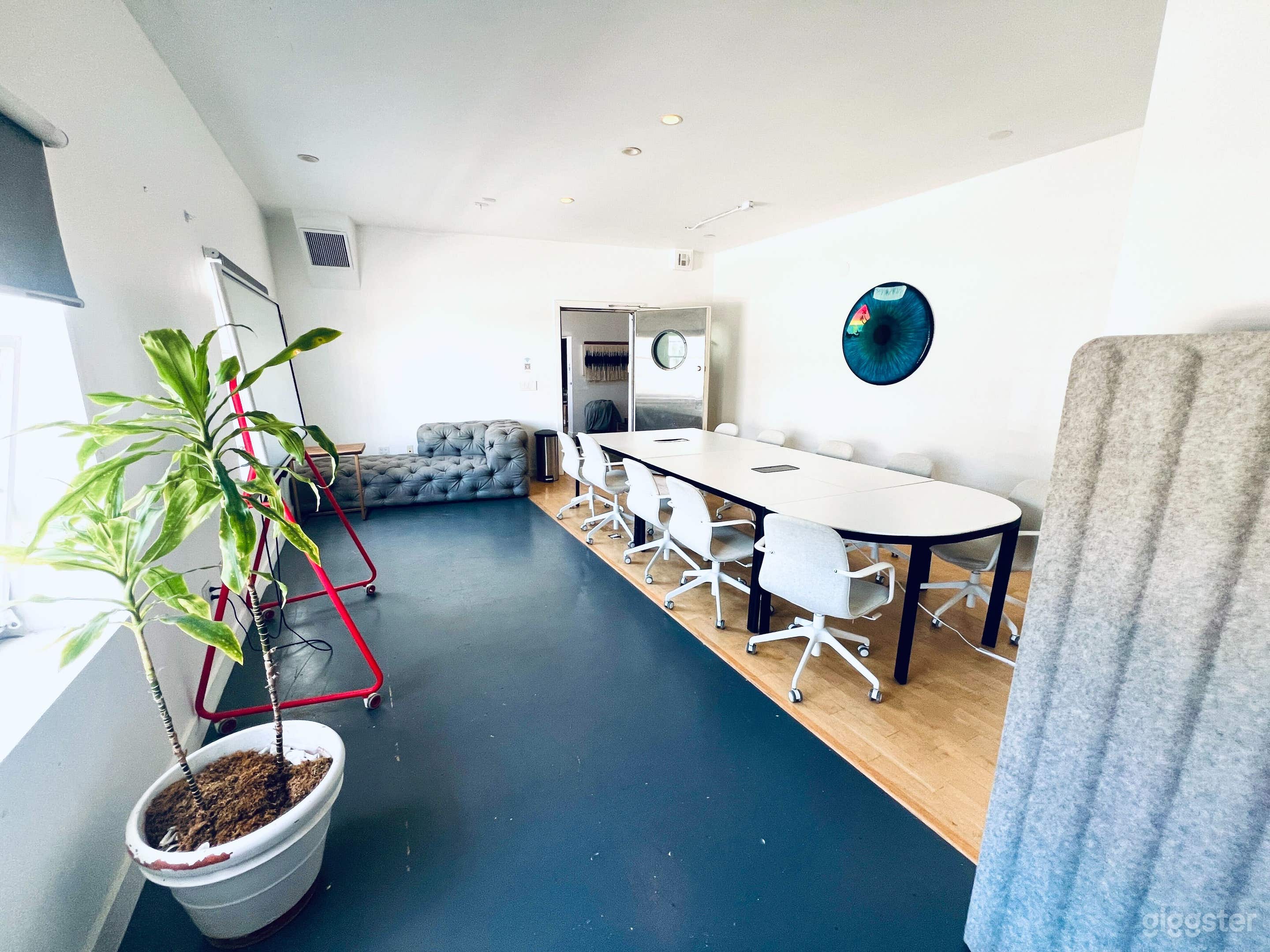 Large Meeting / Production Area / Natural Light Photo 3