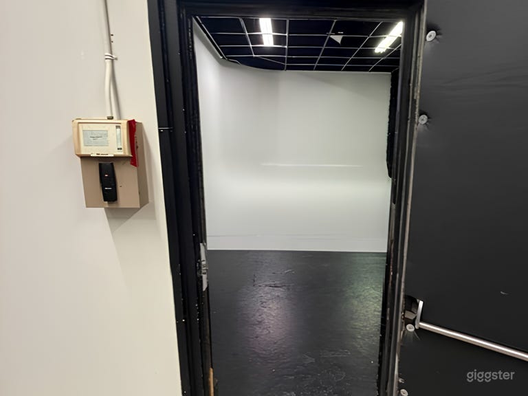  Cinematic Cyclorama Studio with Vintage Lounge | Toronto 