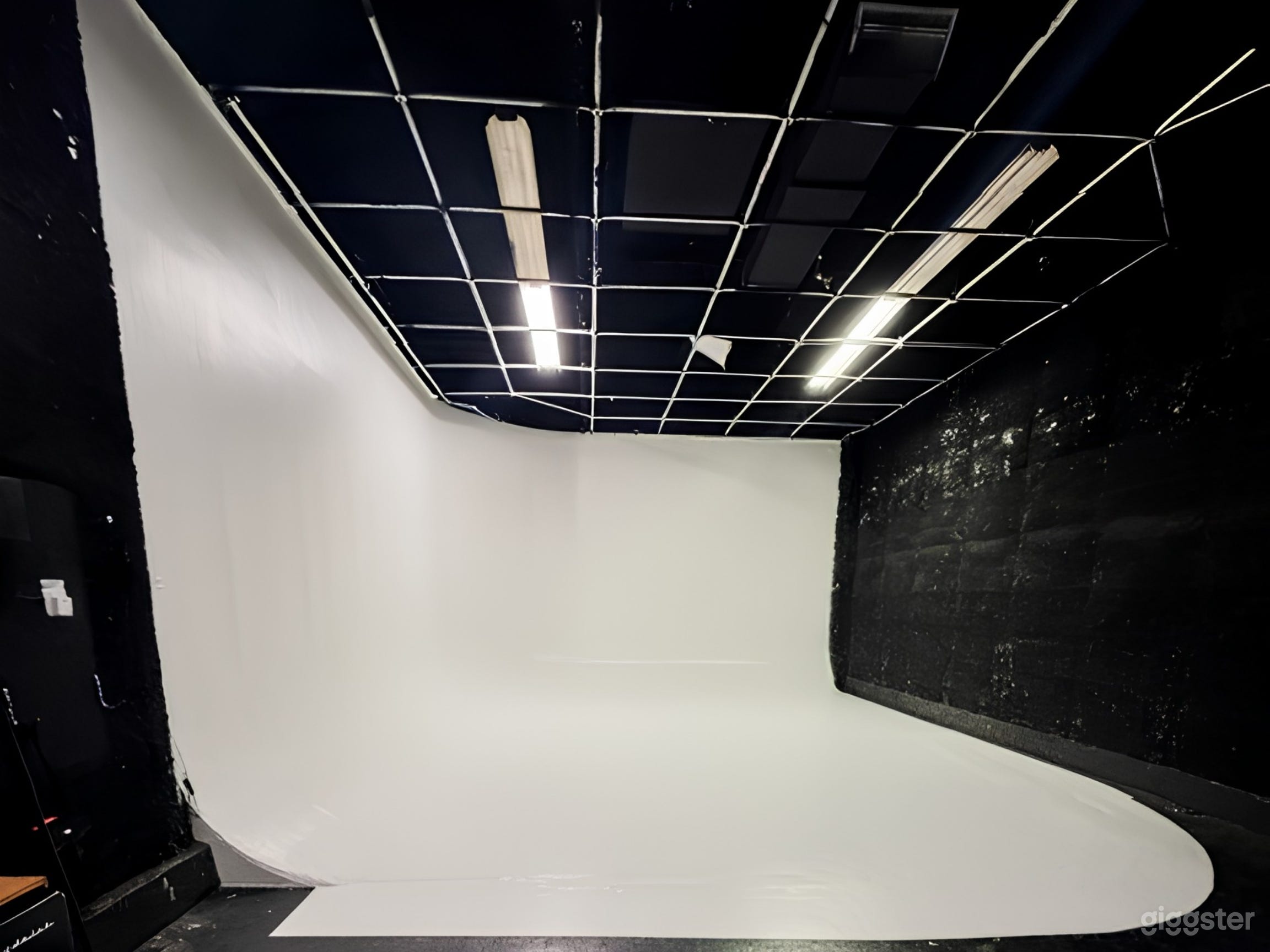 Cinematic Cyclorama Studio with Vintage Lounge | Toronto Photo 3