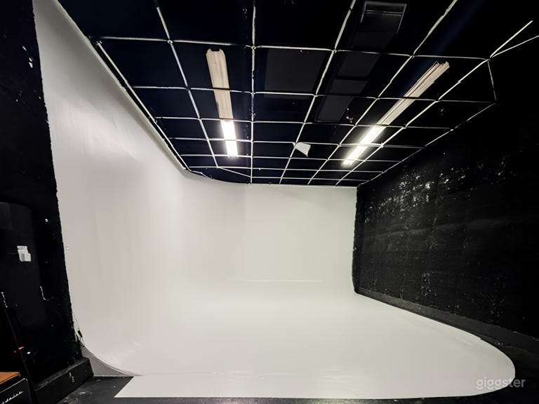  Cinematic Cyclorama Studio with Vintage Lounge | Toronto 