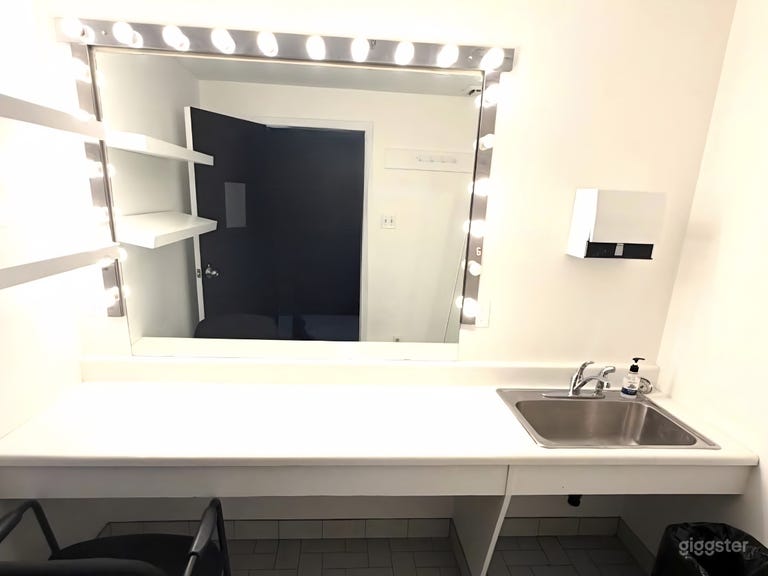  Cinematic Cyclorama Studio with Vintage Lounge | Toronto 