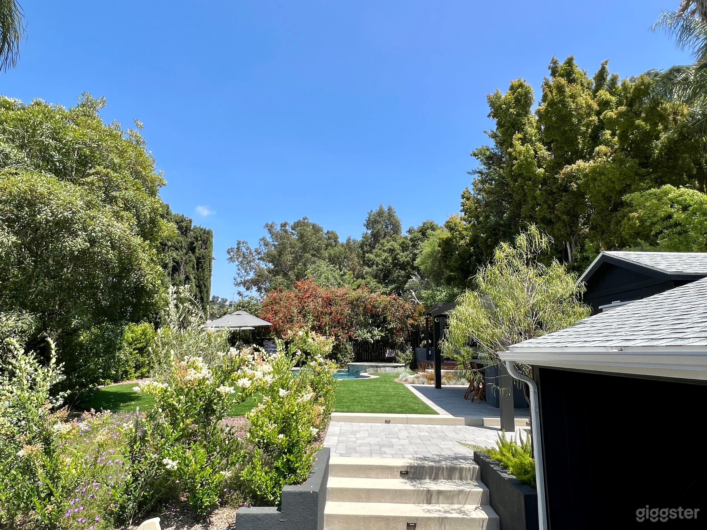 Traditional Home with Amazing Outdoor Space Photo 4