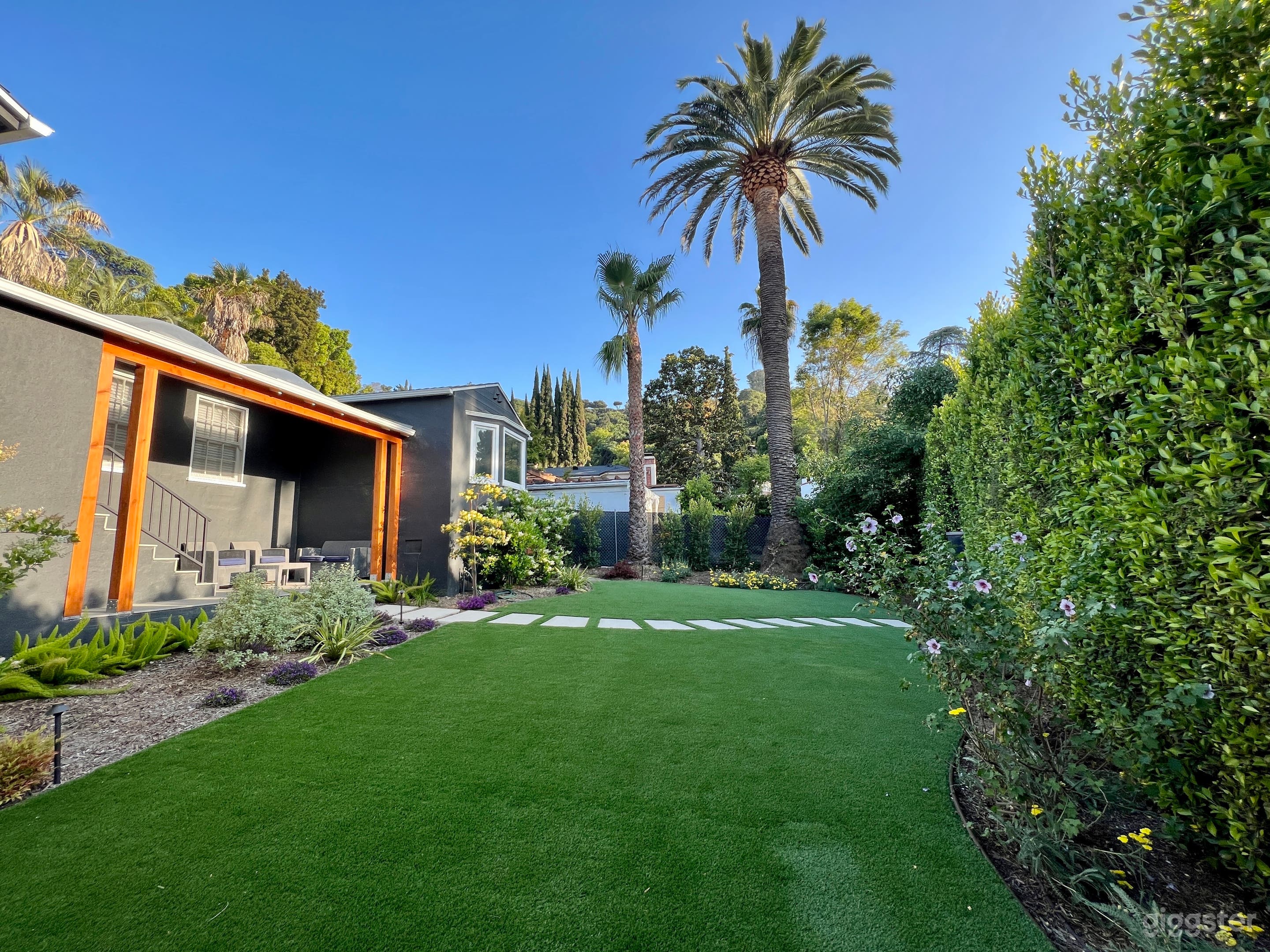 Traditional Home with Amazing Outdoor Space Photo 3