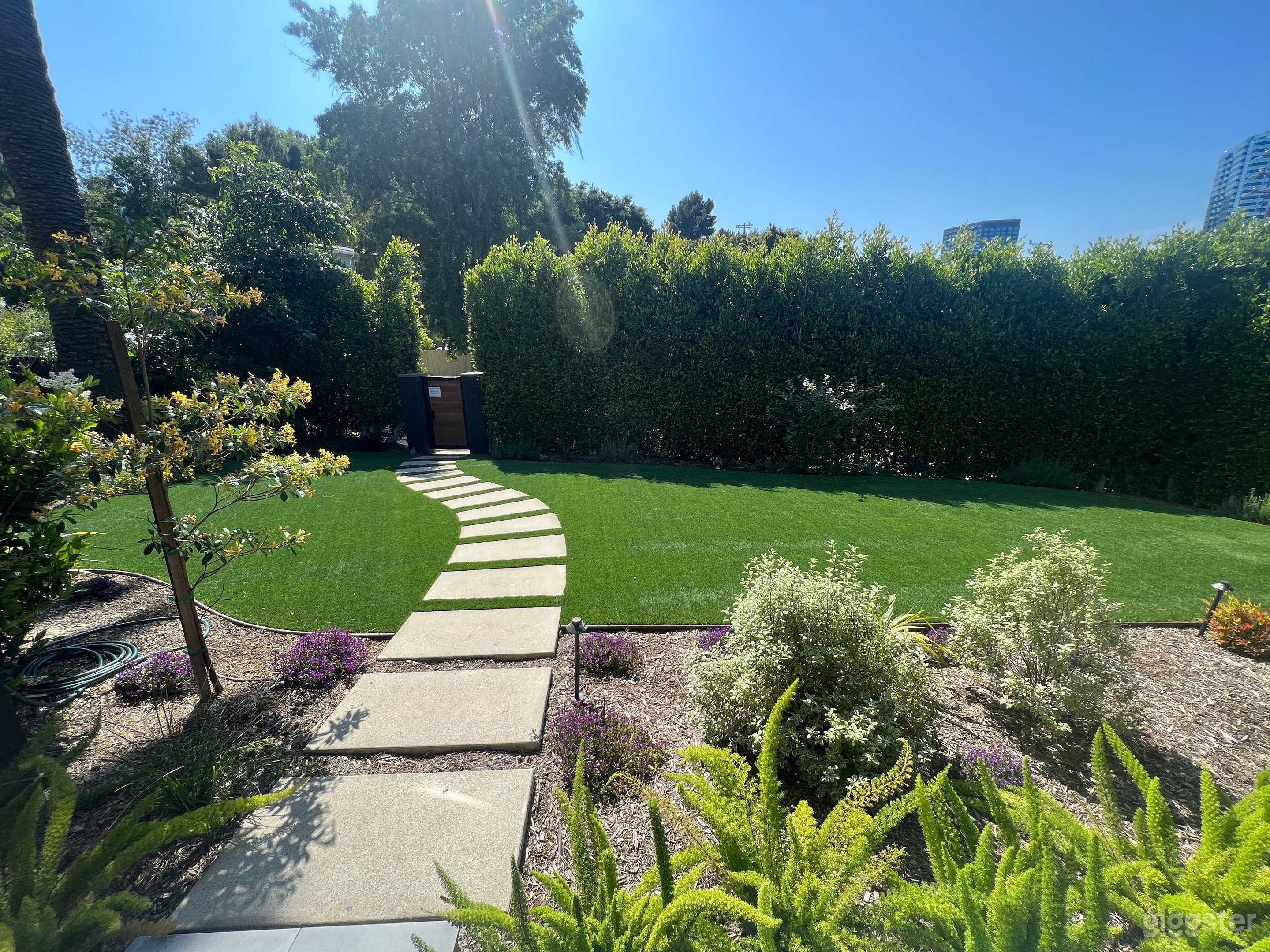 Traditional Home with Amazing Outdoor Space Photo 2