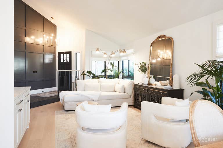  Immaculate 2-Story Home w/ Upscale Finishes 