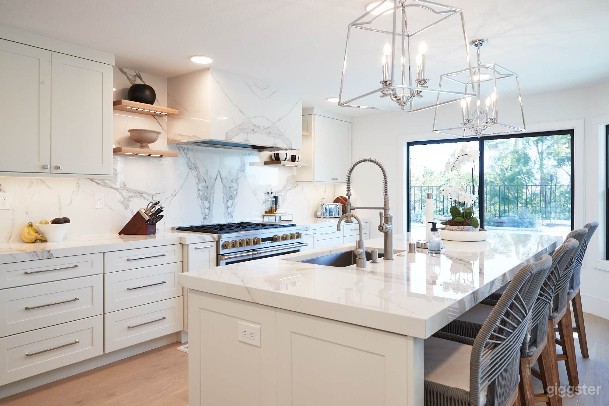 Immaculate 2-Story Home w/ Upscale Finishes Photo 3