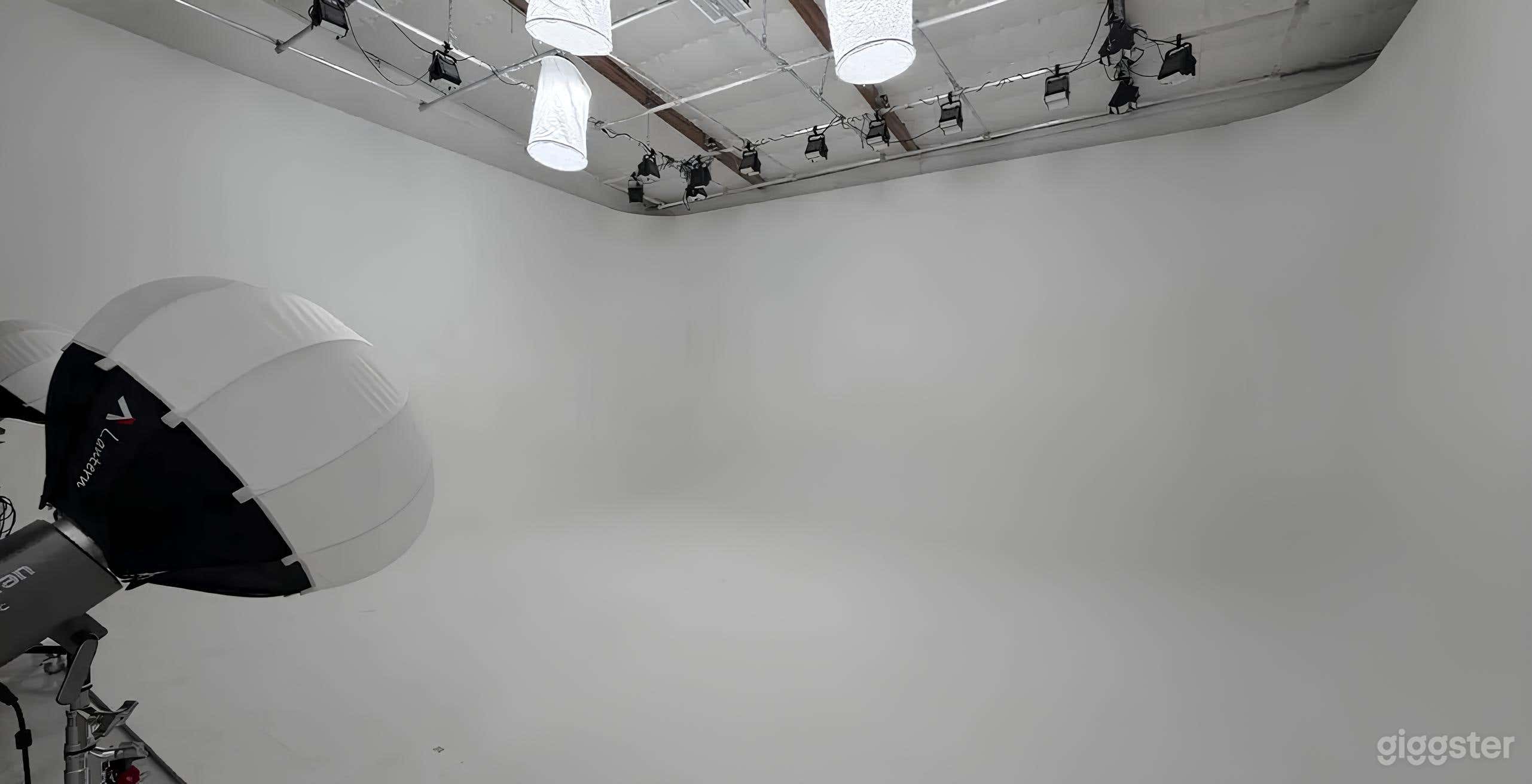 Professional studio rehearsal spaces Photo 3