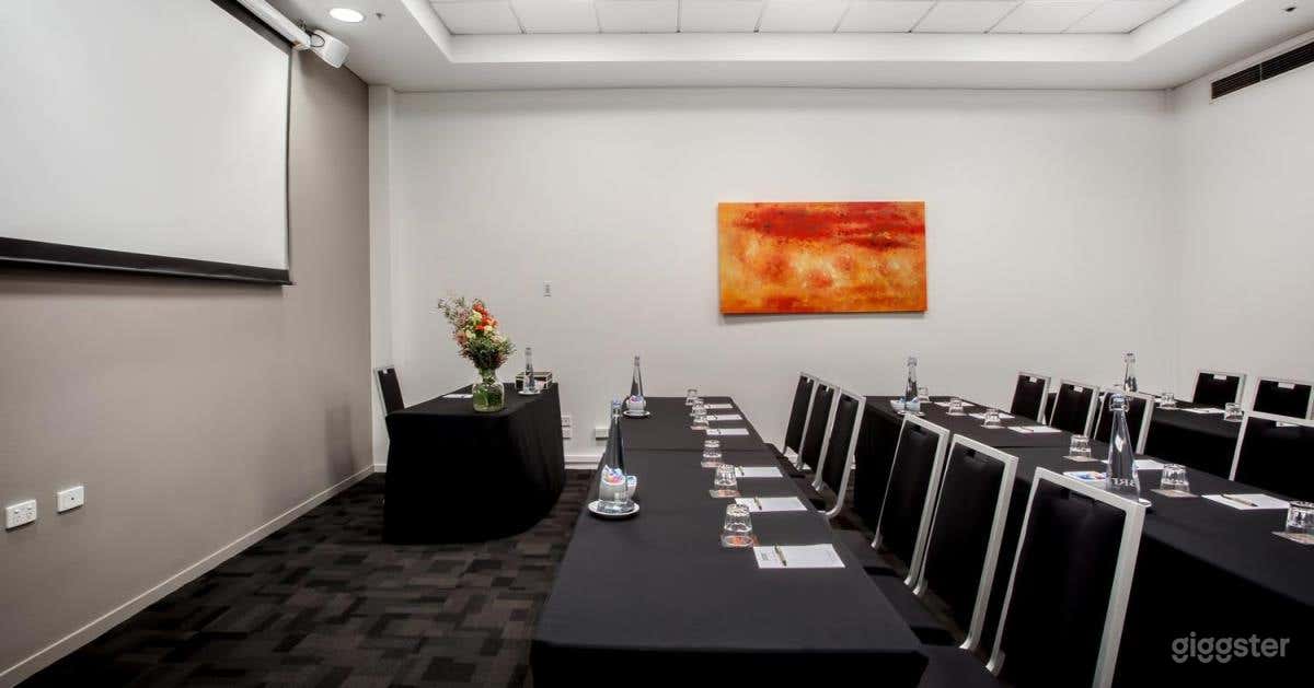 A multi-functional "Room 5" Photo 3