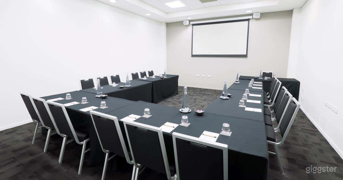 A multi-functional "Room 5" Photo 4