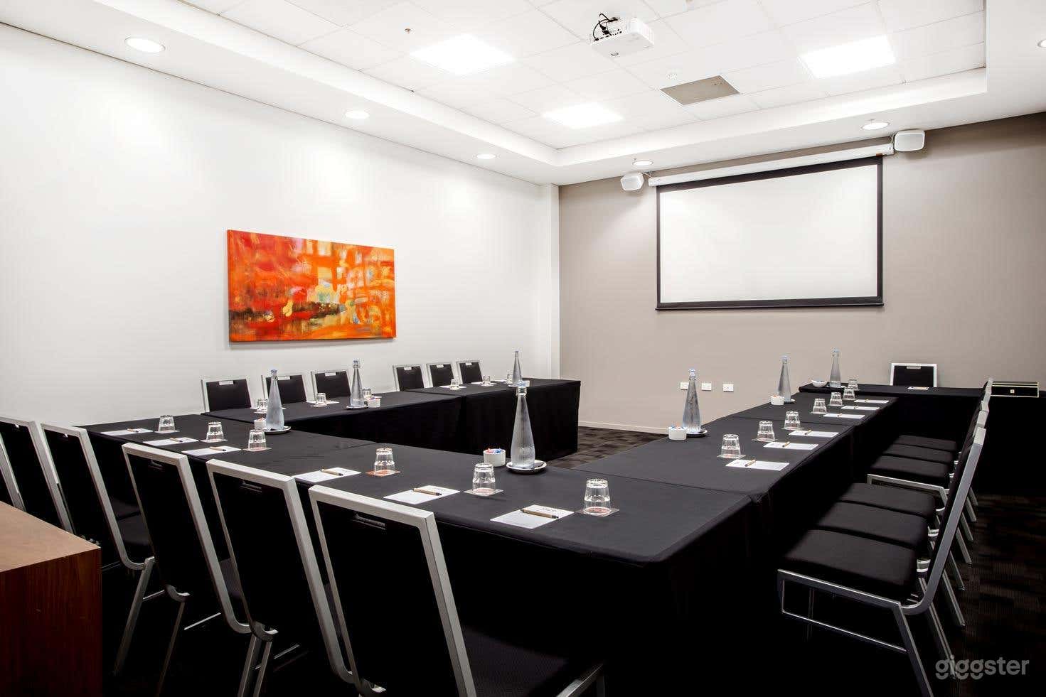 A multi-functional "Room 5" Photo 1