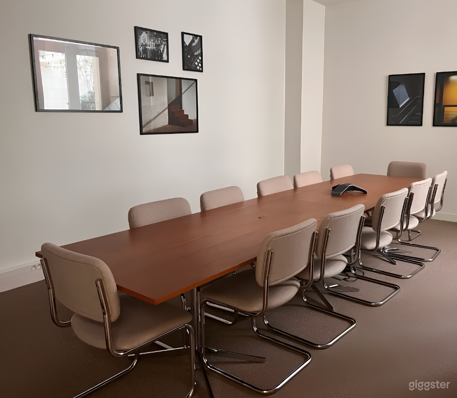 Photo de Intimate Board Room with Patio Access 4