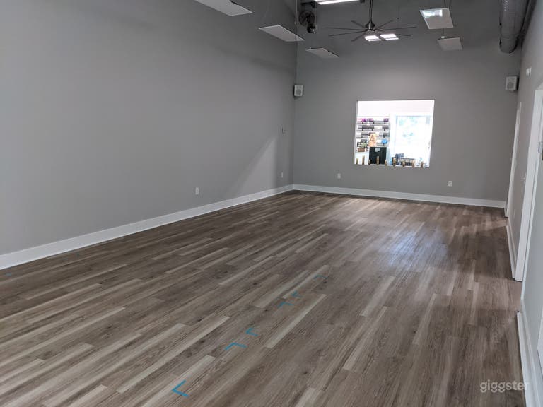  Deuxième salle de yoga, env. 800 pieds carrés. 