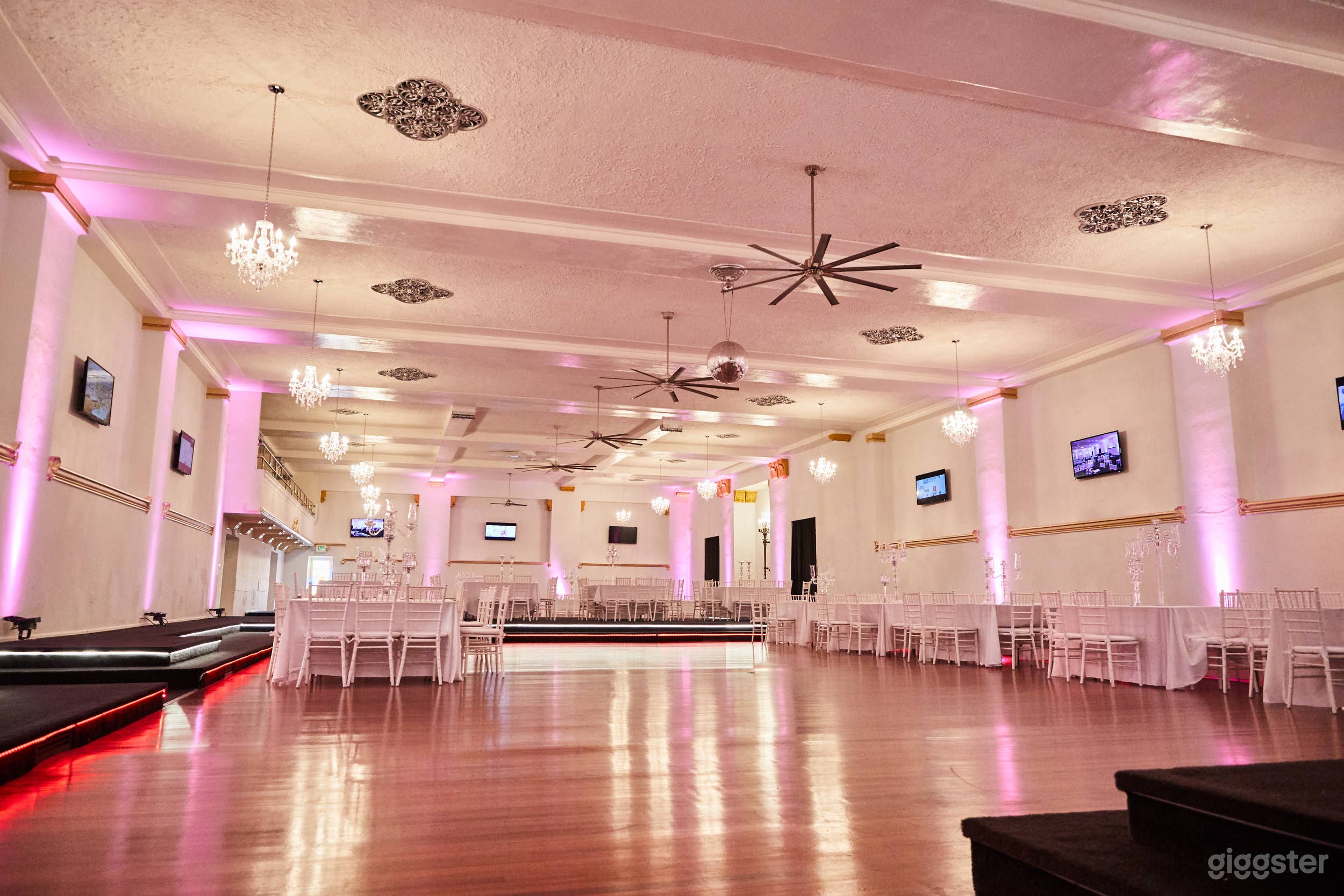 Luxury Hollywood Ballroom Photo 3
