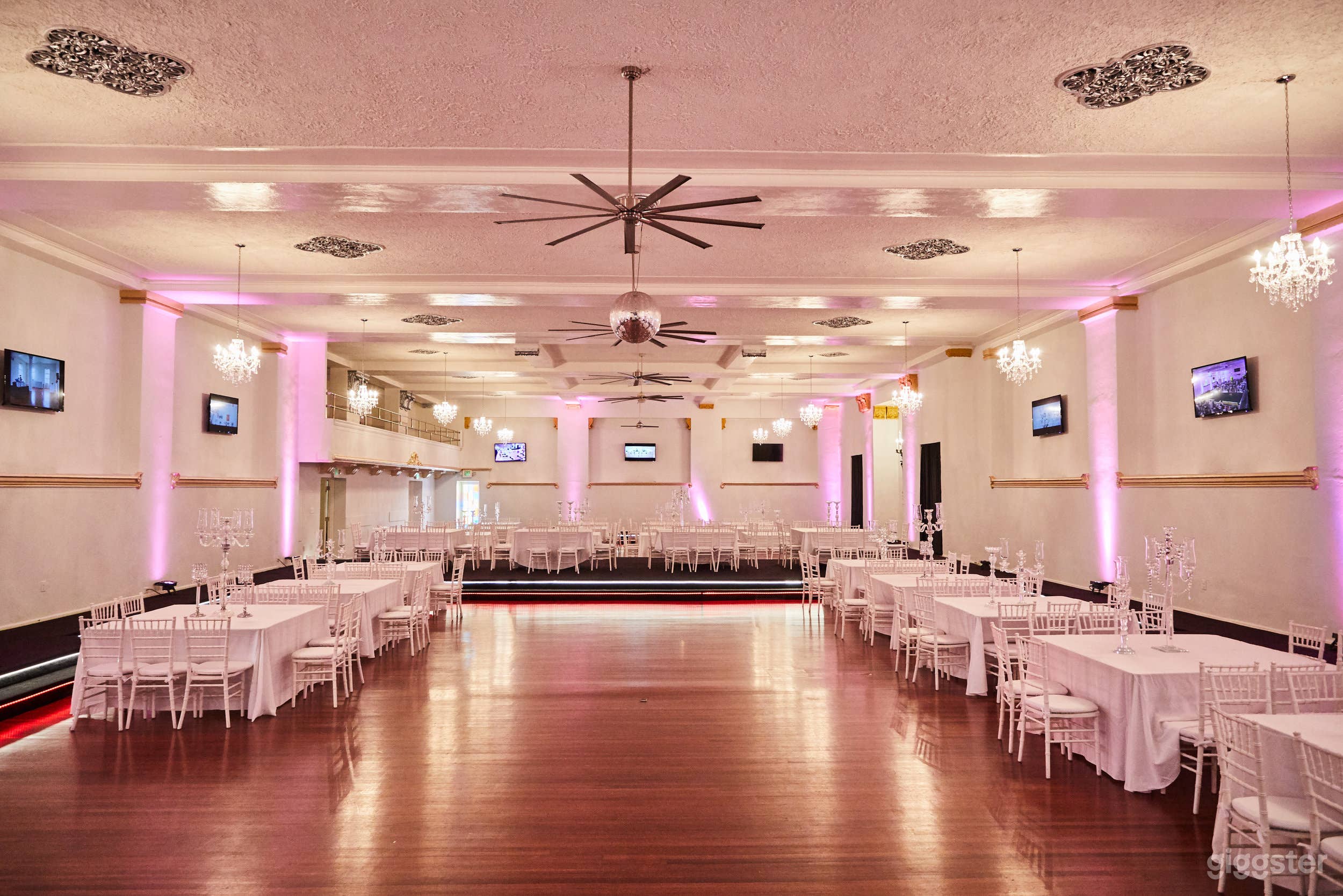 Luxury Hollywood Ballroom Photo 1