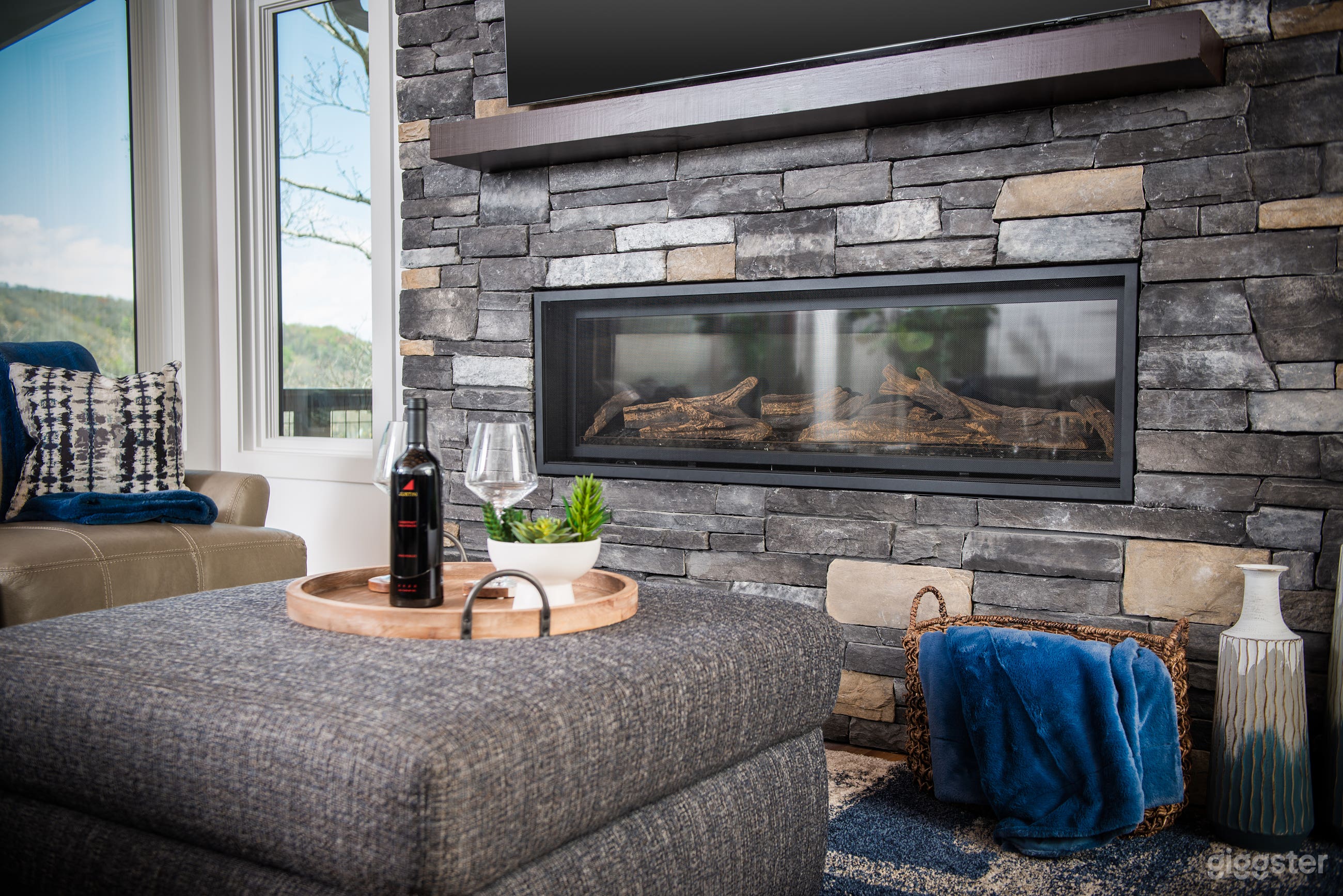 One-of-A-Kind Modern Luxury in the Mountains Photo 2