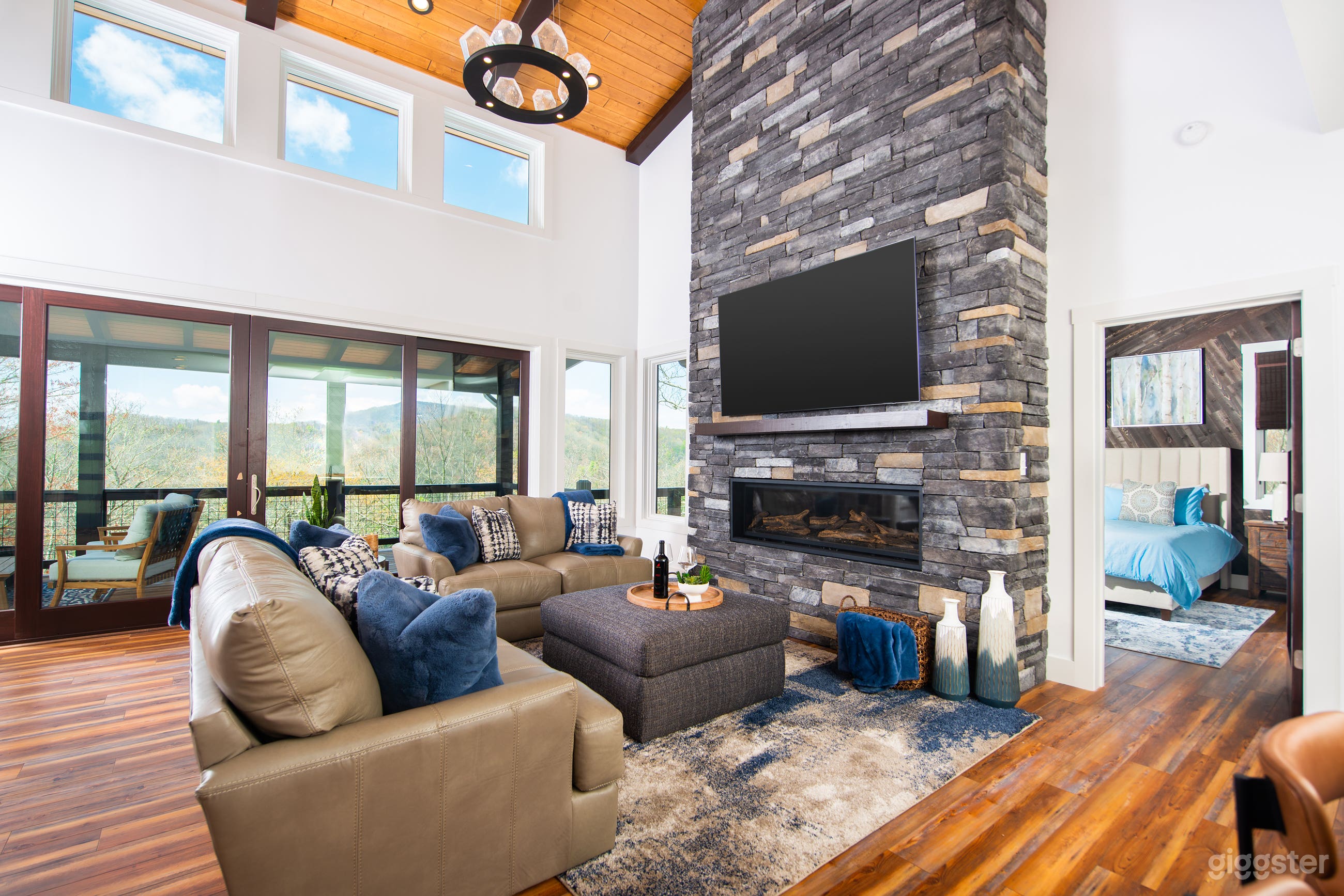 One-of-A-Kind Modern Luxury in the Mountains Photo 1