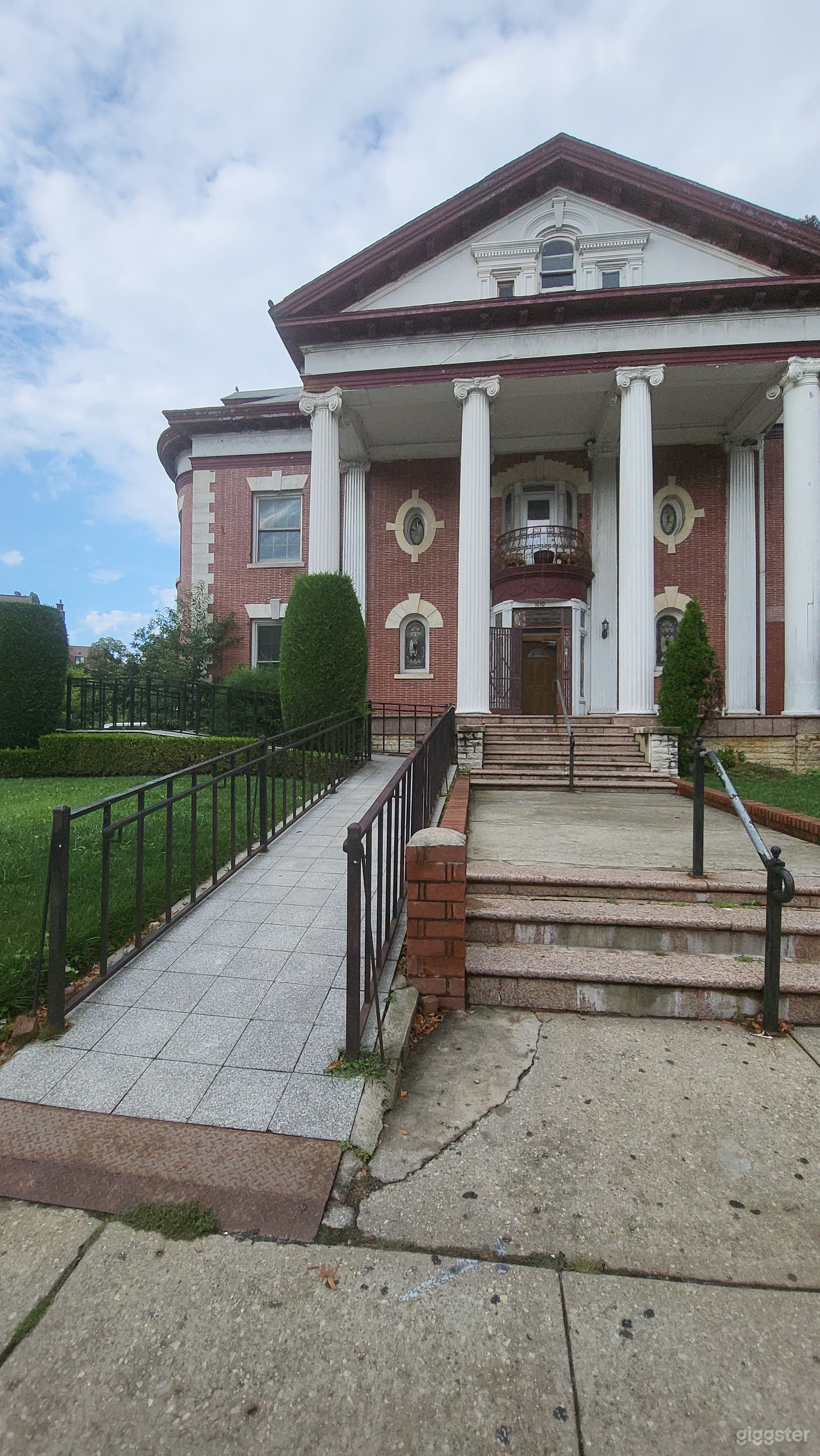 Spacious Victorian Condo Photo 2